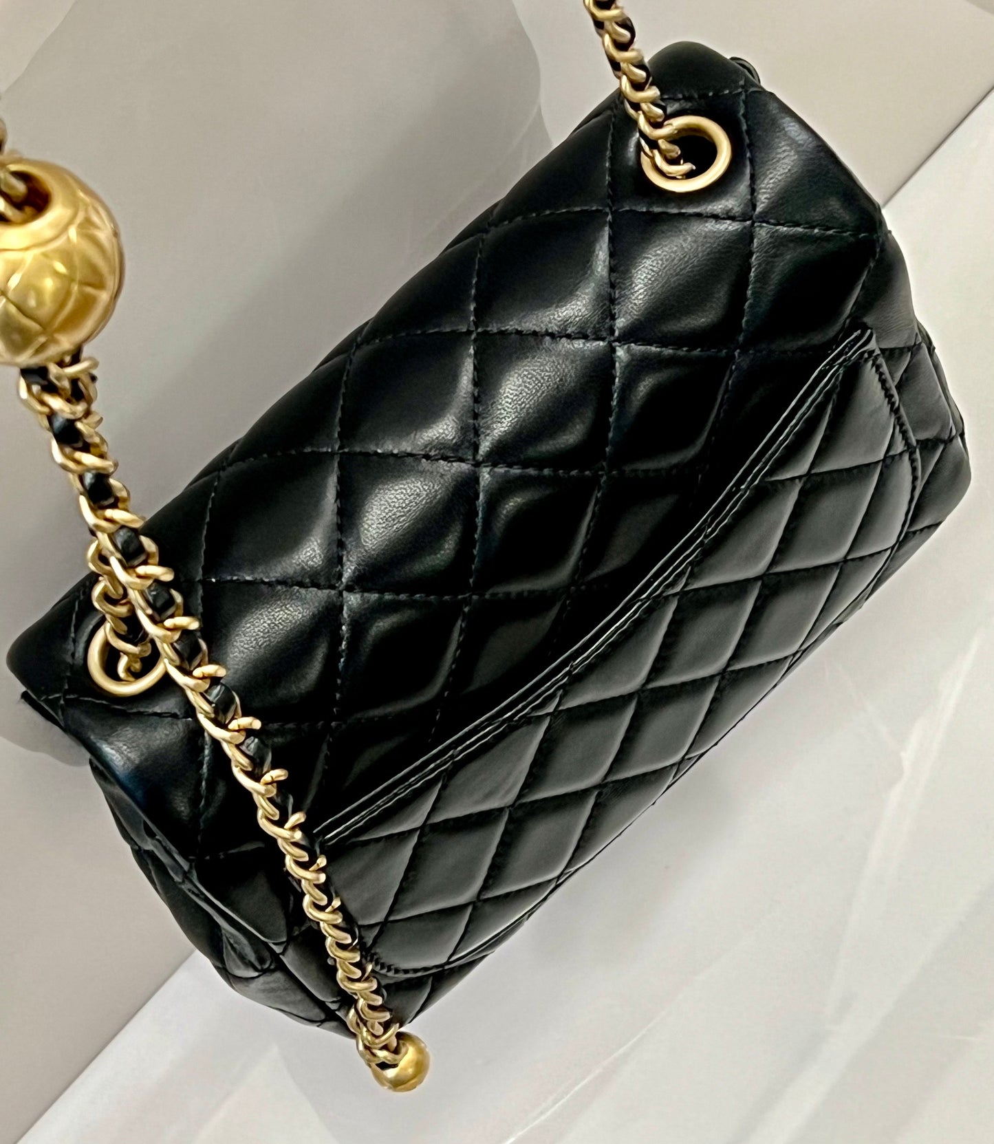 CHANEL QUILTED LAMBSKIN PEARL CRUSH CLUTCH WITH CHAIN