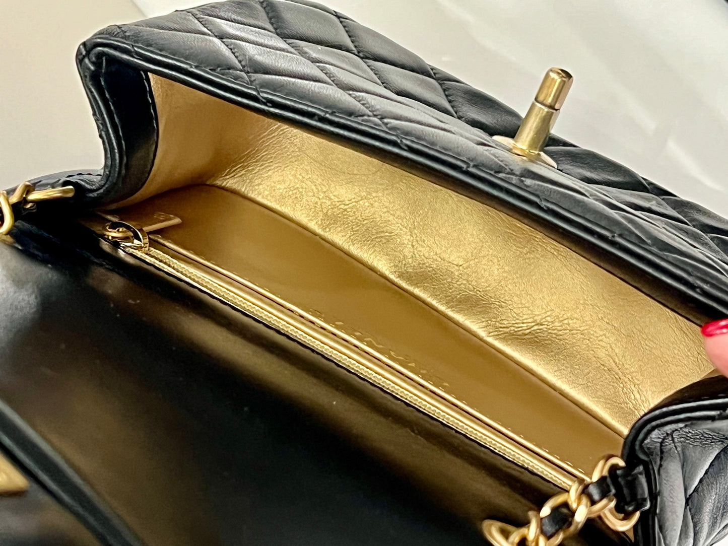 CHANEL QUILTED LAMBSKIN PEARL CRUSH CLUTCH WITH CHAIN