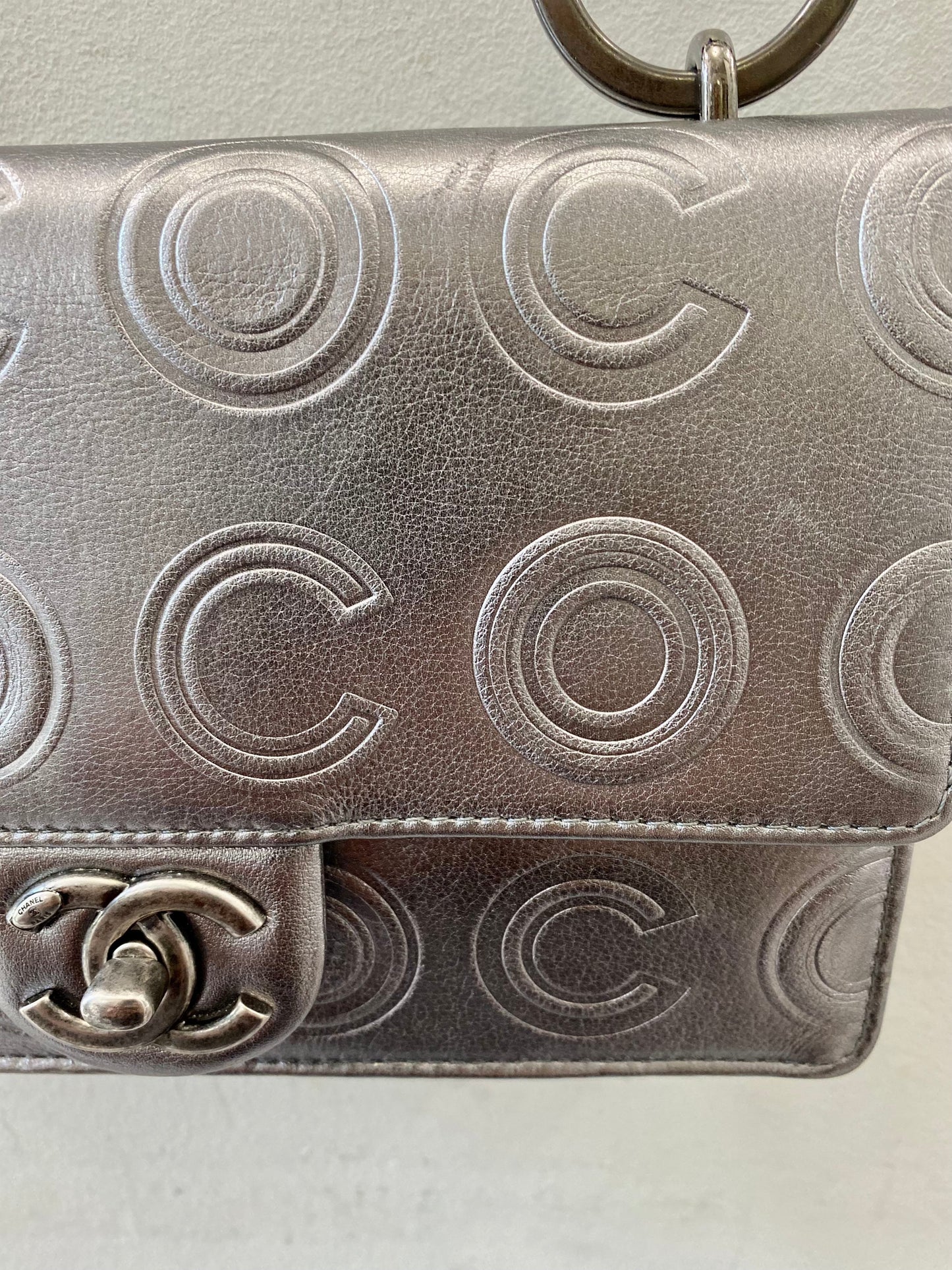 CHANEL METALLIC SILVER CALFSKIN COCO EMBOSSED SHOULDER BAG