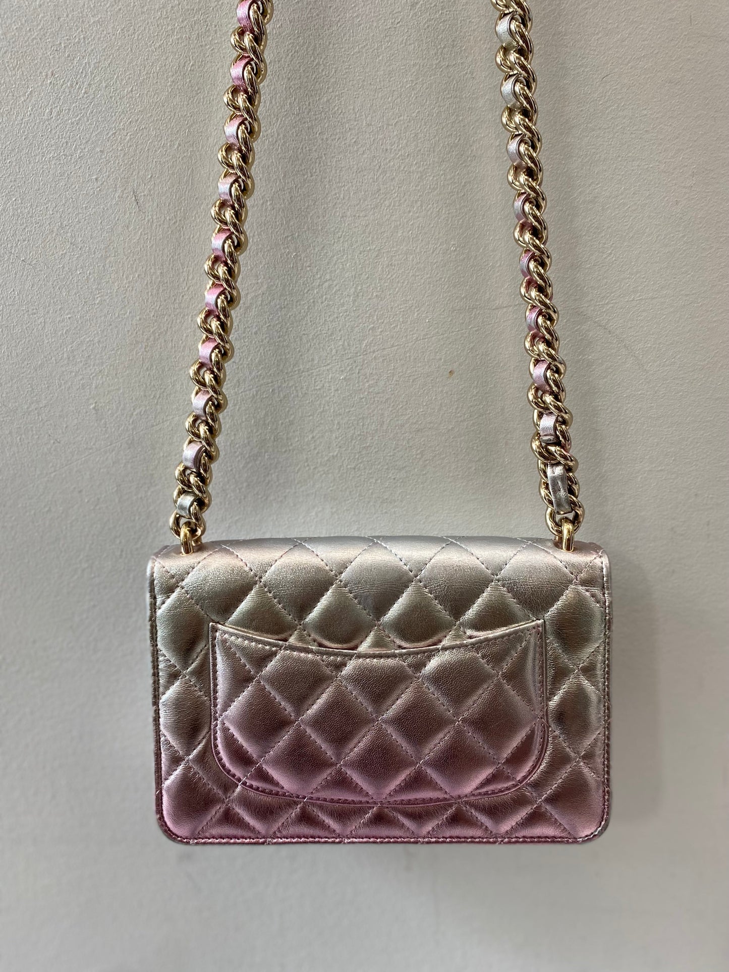 CHANEL SILVER & PINK METALLIC GRADIENT QUILTED LAMBSKIN WOC-HS