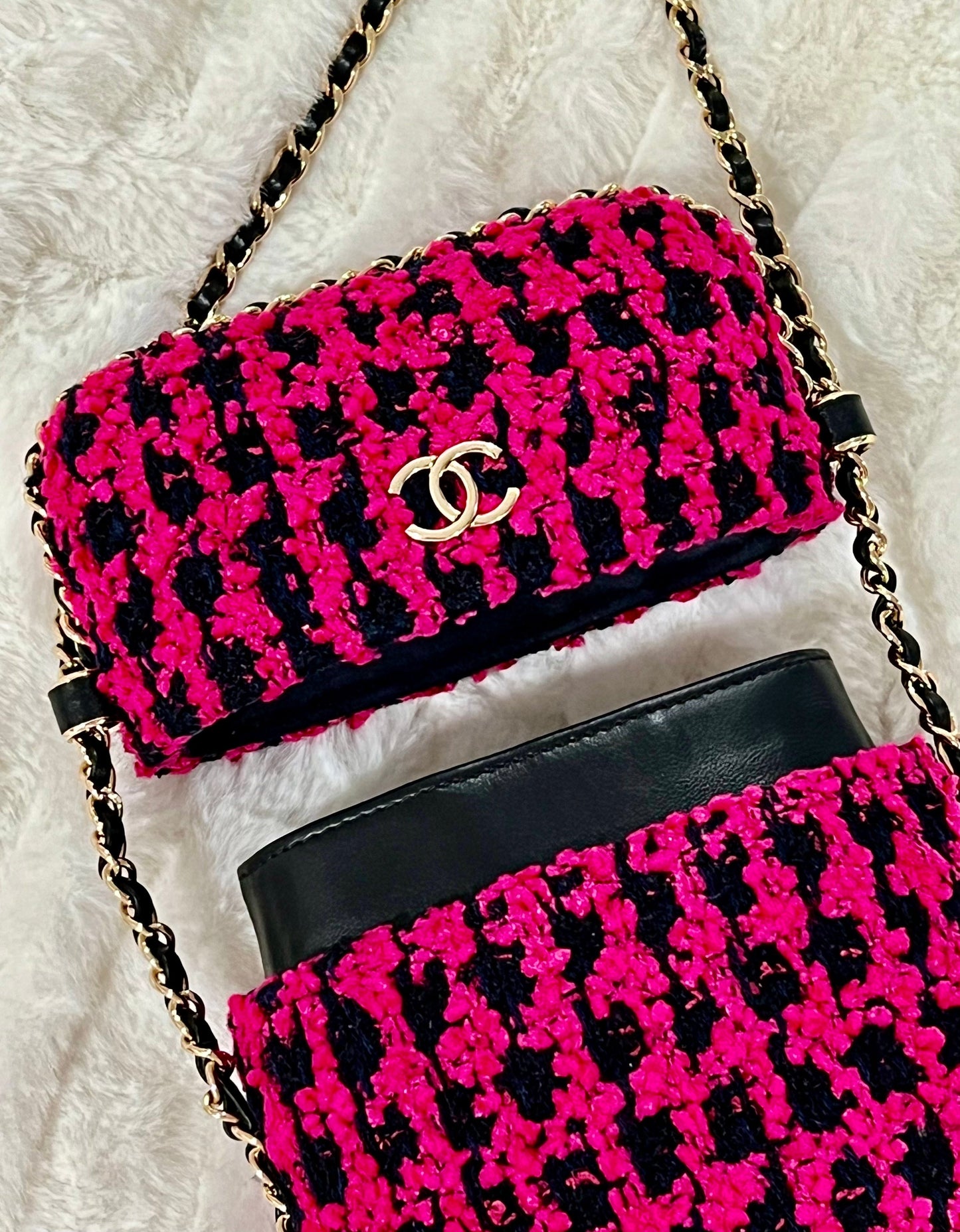 CHANEL CC TWEED PHONE CASE CHAIN BAG