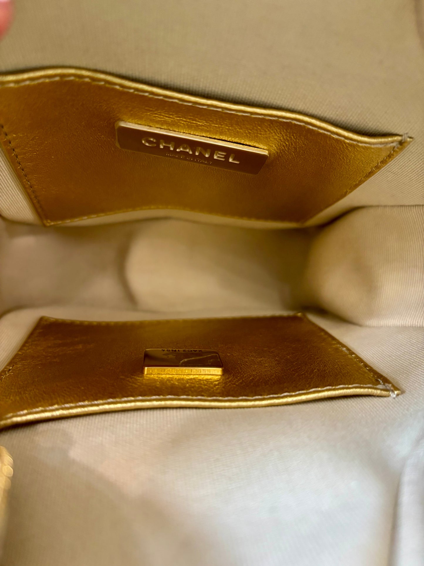 CHANEL CC METALLIC LAMBSKIN QUILTED WALK OF FAME STAR BAG