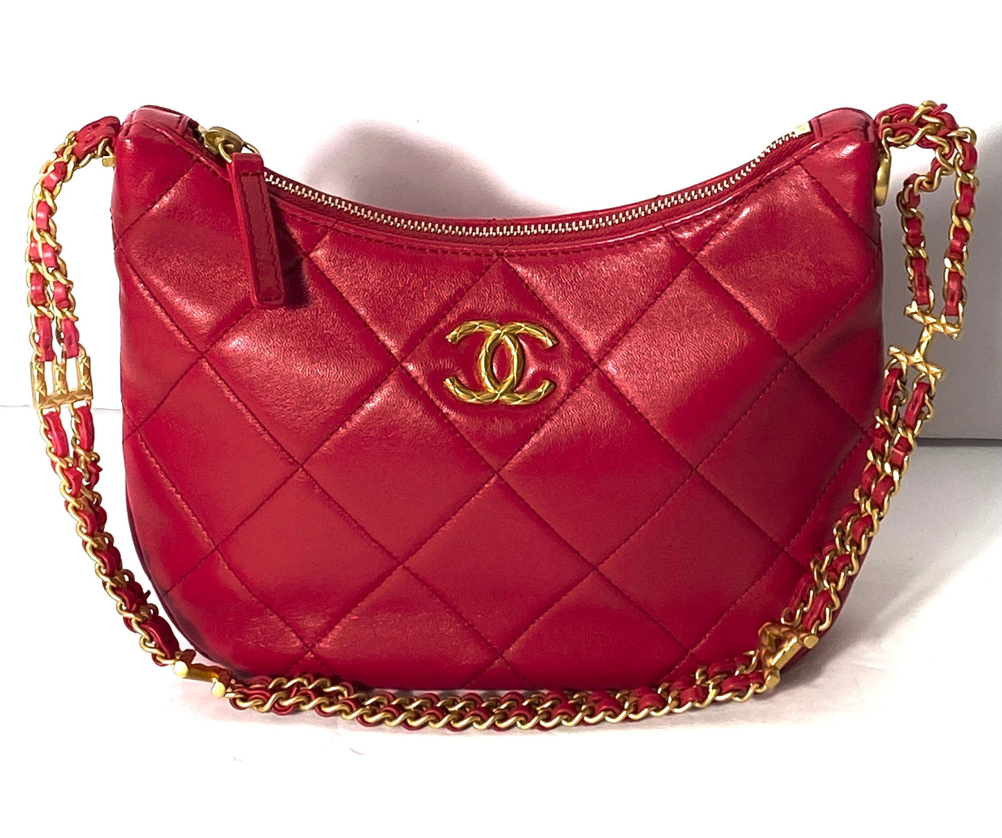 CHANEL CRUMPLED QUILTED CALFSKIN SMALL CHANEL 19 HOBO