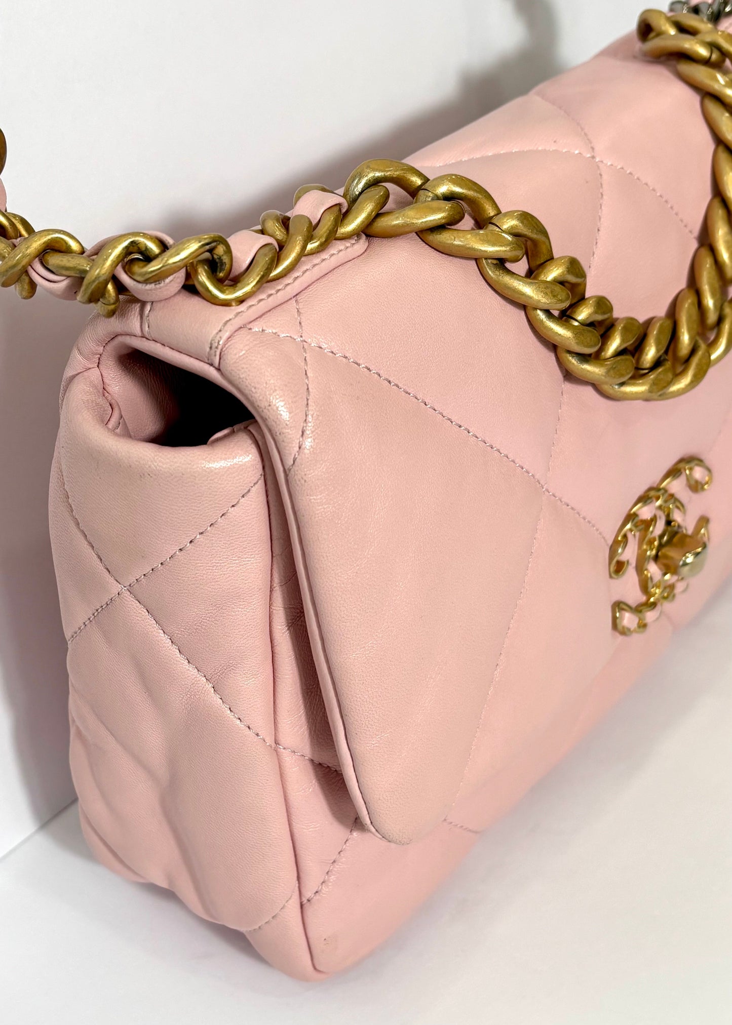 CHANEL QUILTED GOATSKIN MEDIUM CHANEL 19 FLAP BAG