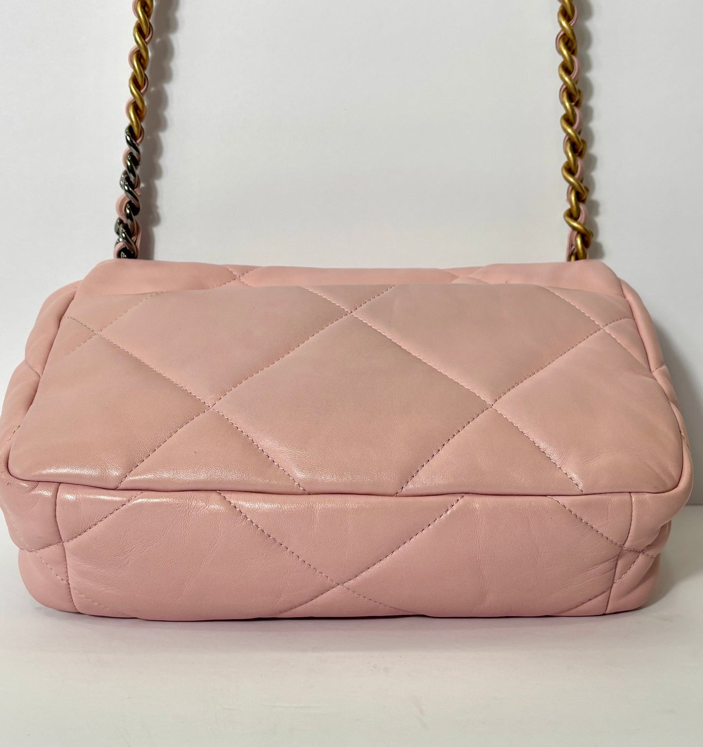 CHANEL QUILTED GOATSKIN MEDIUM CHANEL 19 FLAP BAG