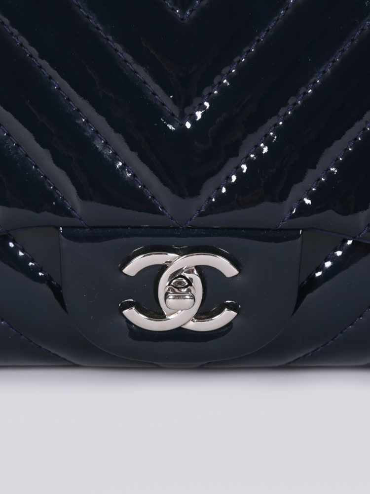 CHANEL PATENT CHEVRON QUILTED MAXI CLASSIC FLAP BAG