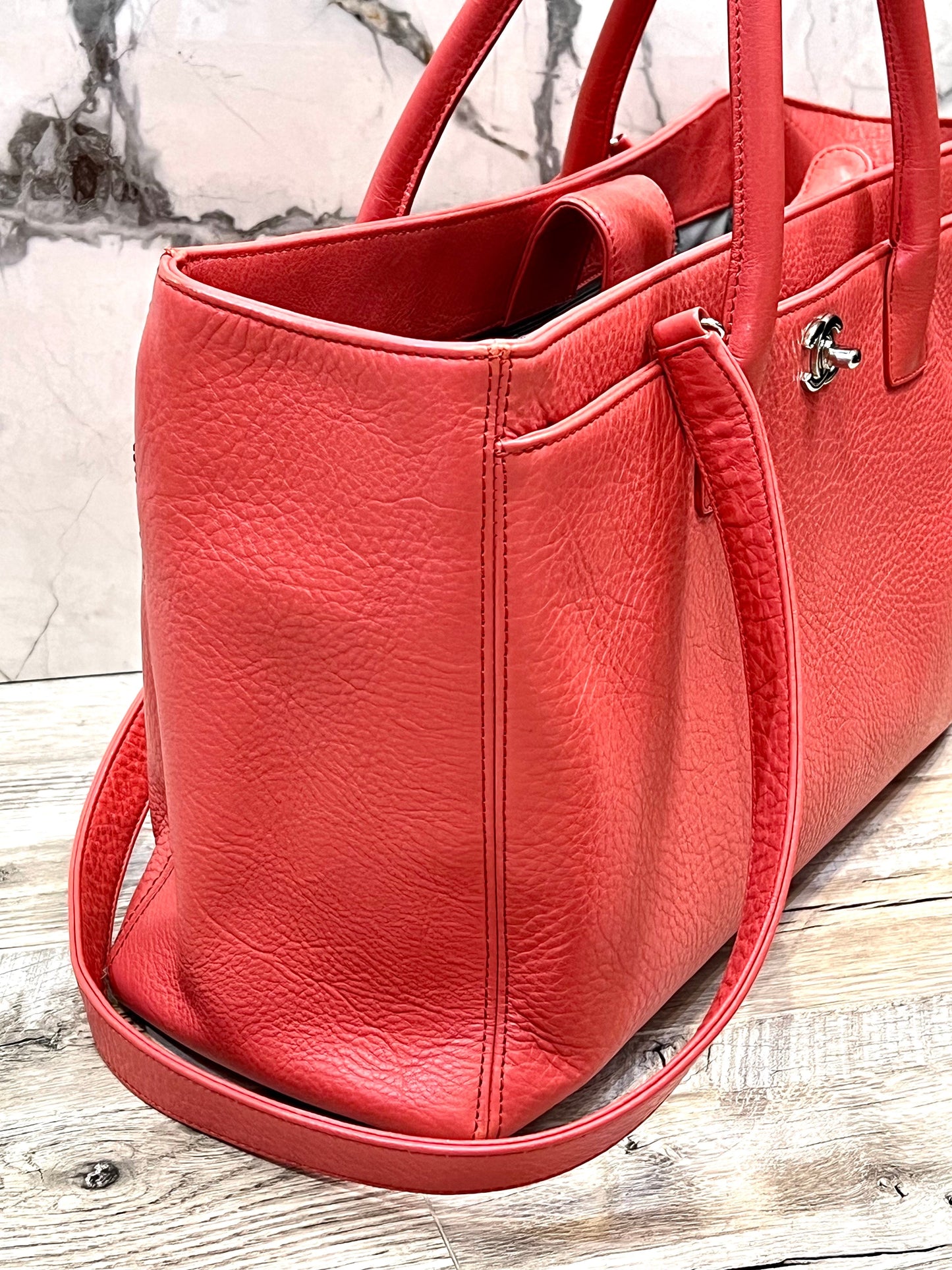CHANEL PEBBLED LEATHER LARGE EXECUTIVE TOTE BAG WITH SHOULDER STRAP-HS