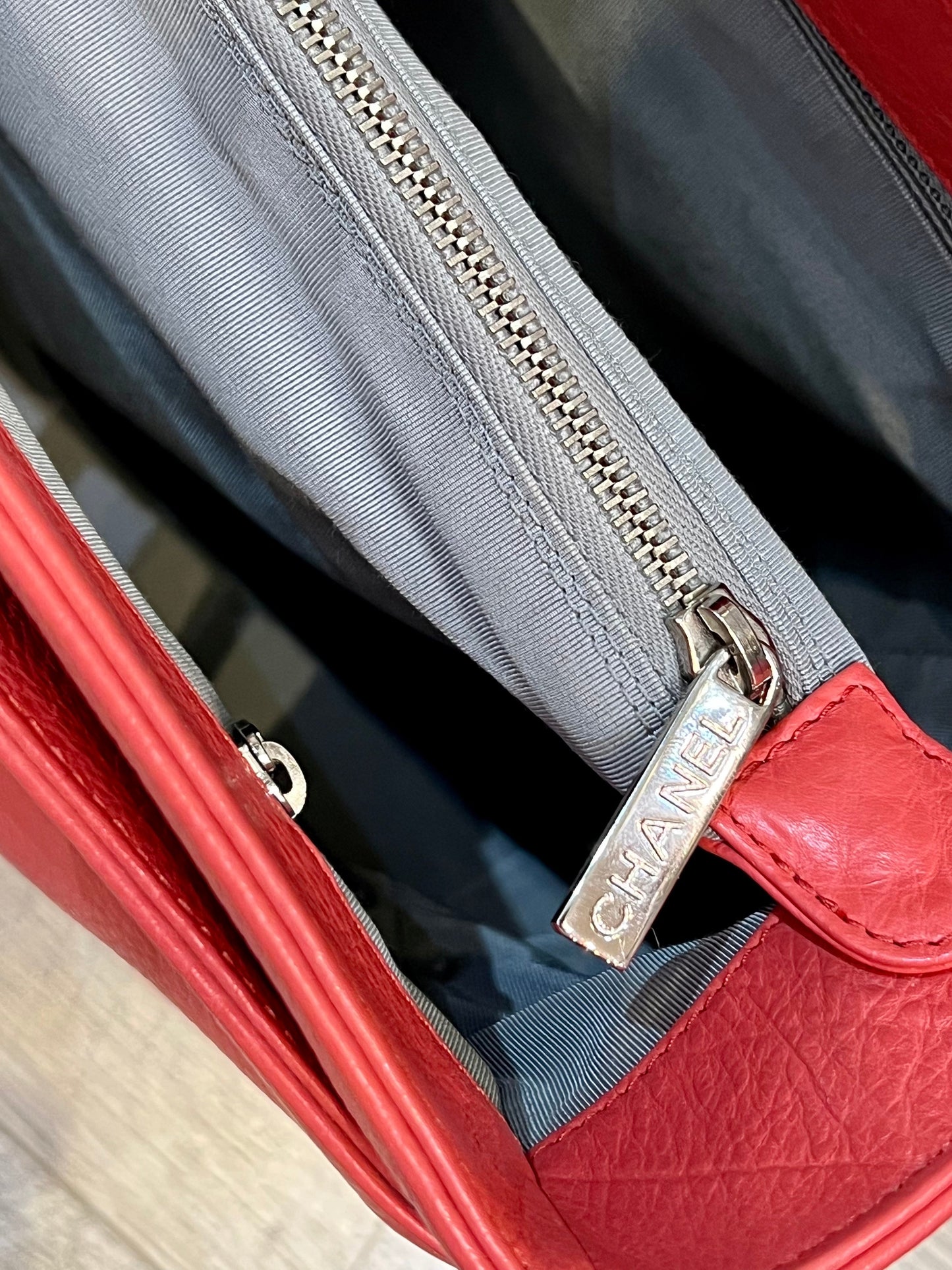 CHANEL PEBBLED LEATHER LARGE EXECUTIVE TOTE BAG WITH SHOULDER STRAP-HS