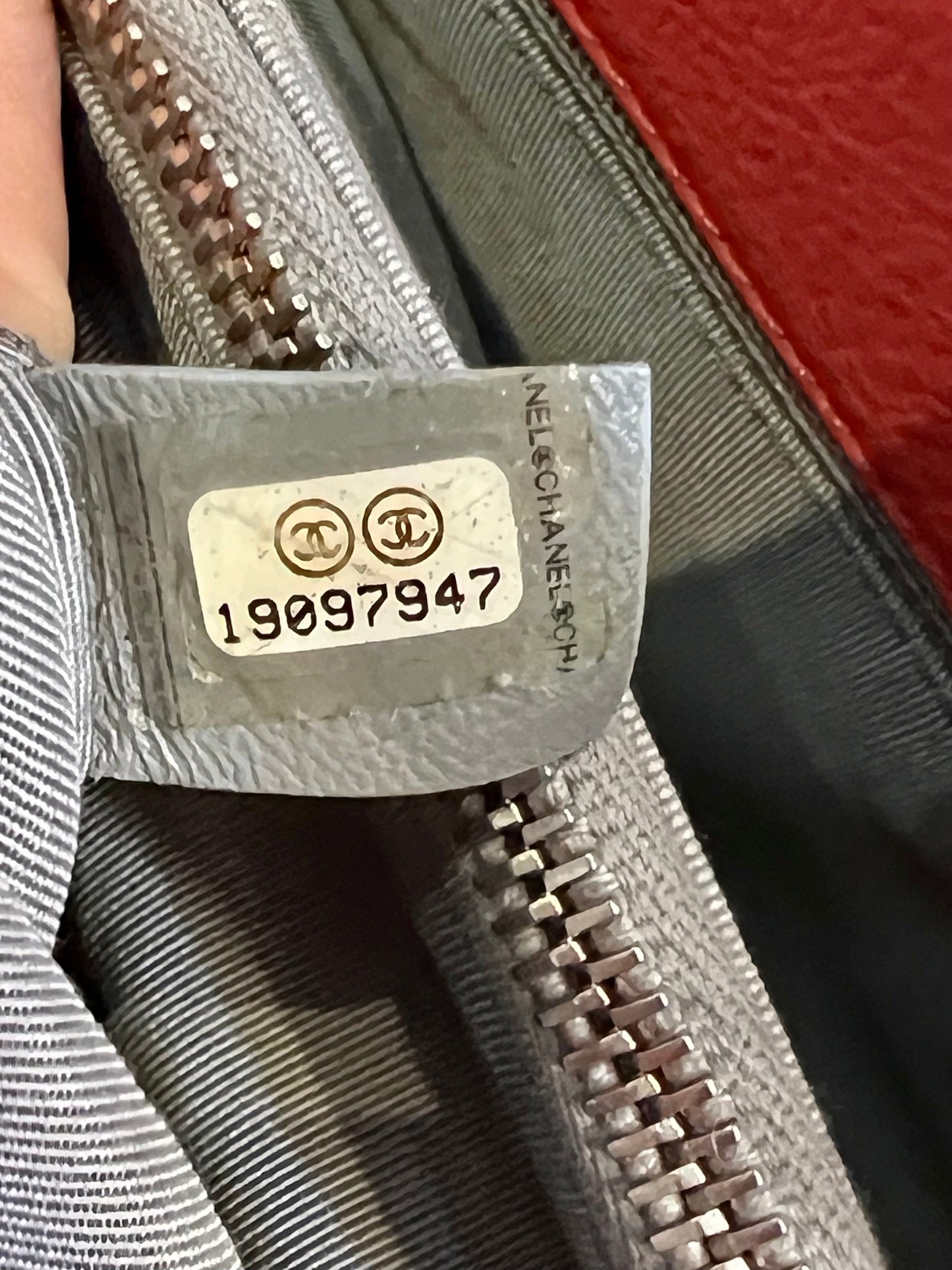 CHANEL PEBBLED LEATHER LARGE EXECUTIVE TOTE BAG WITH SHOULDER STRAP-HS
