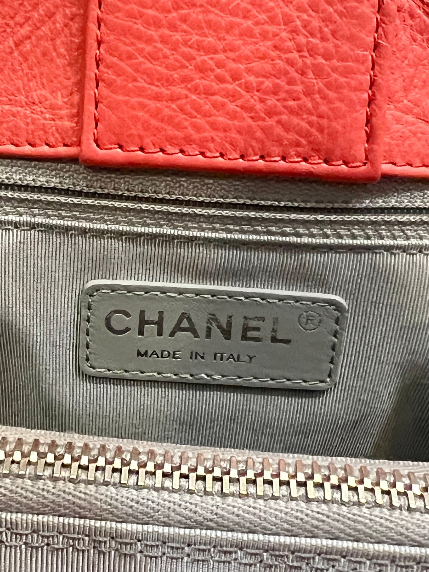CHANEL PEBBLED LEATHER LARGE EXECUTIVE TOTE BAG WITH SHOULDER STRAP-HS