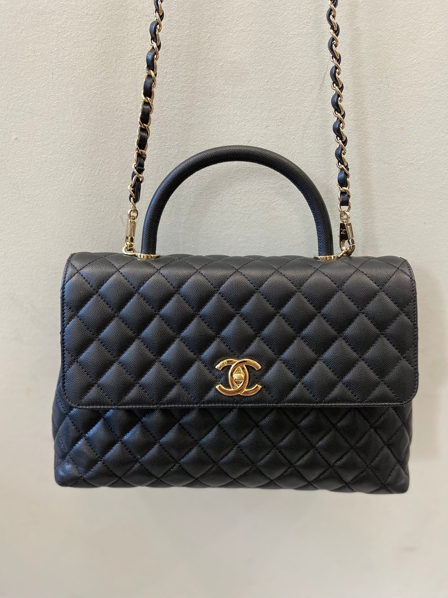 CHANEL CAVIAR QUILTED MEDIUM COCO TOP HANDLE FLAP BAG-HS