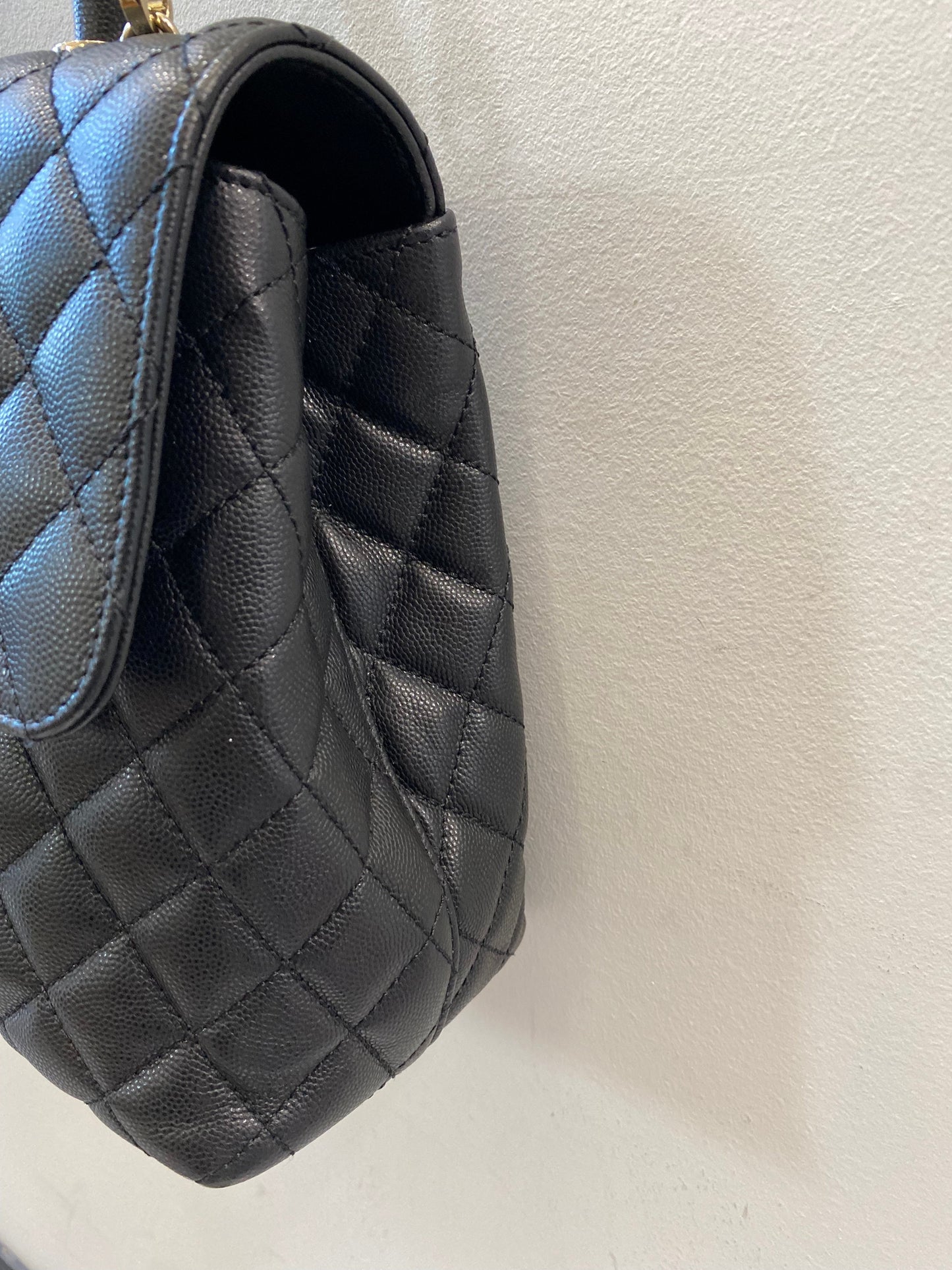 CHANEL CAVIAR QUILTED MEDIUM COCO TOP HANDLE FLAP BAG-HS