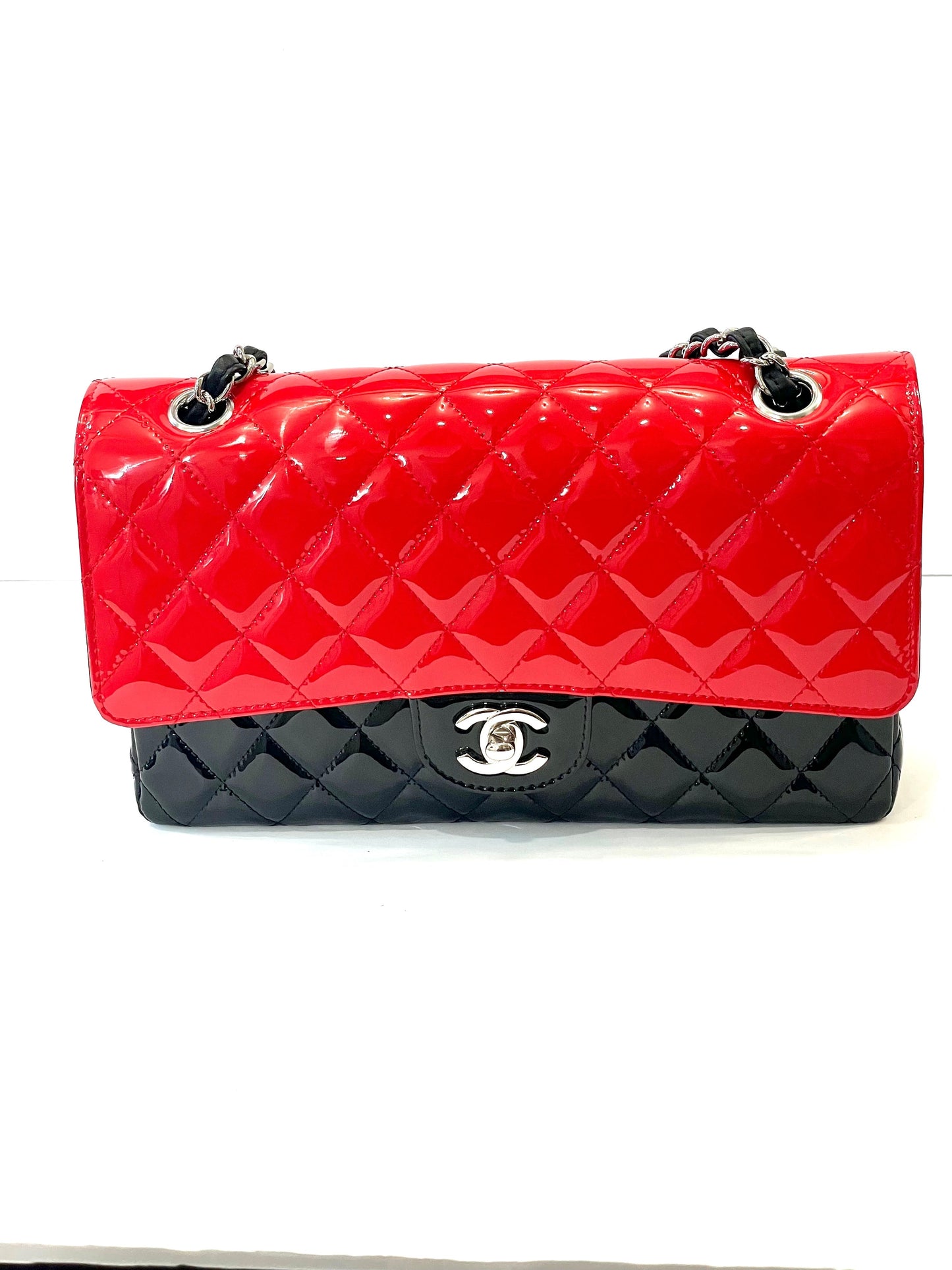 CHANEL QUILTED PATENT BI-COLOR MEDIUM CLASSIC DOUBLE FLAP BAG