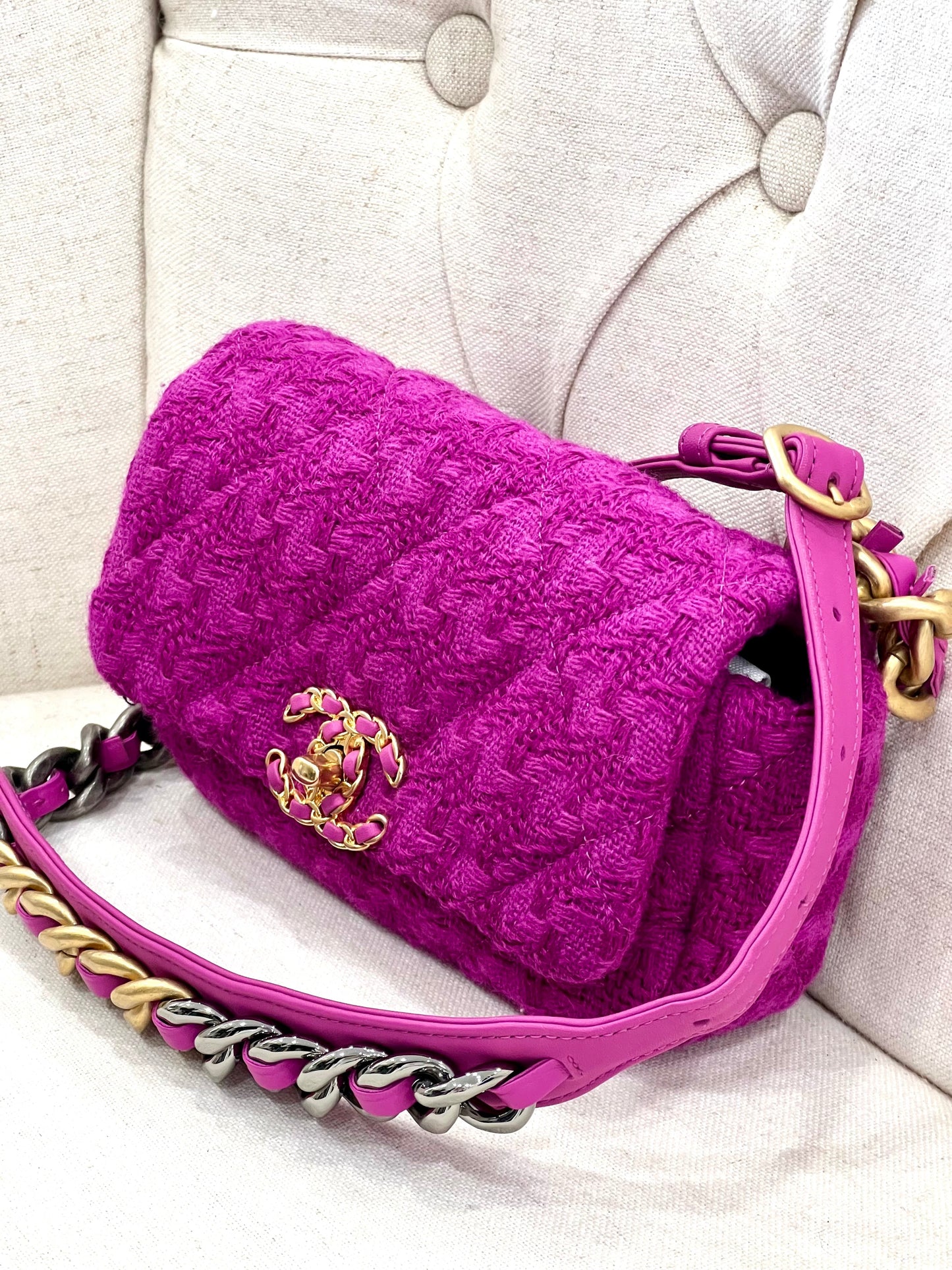 CHANEL 19 QUILTED TWEED BELT BAG