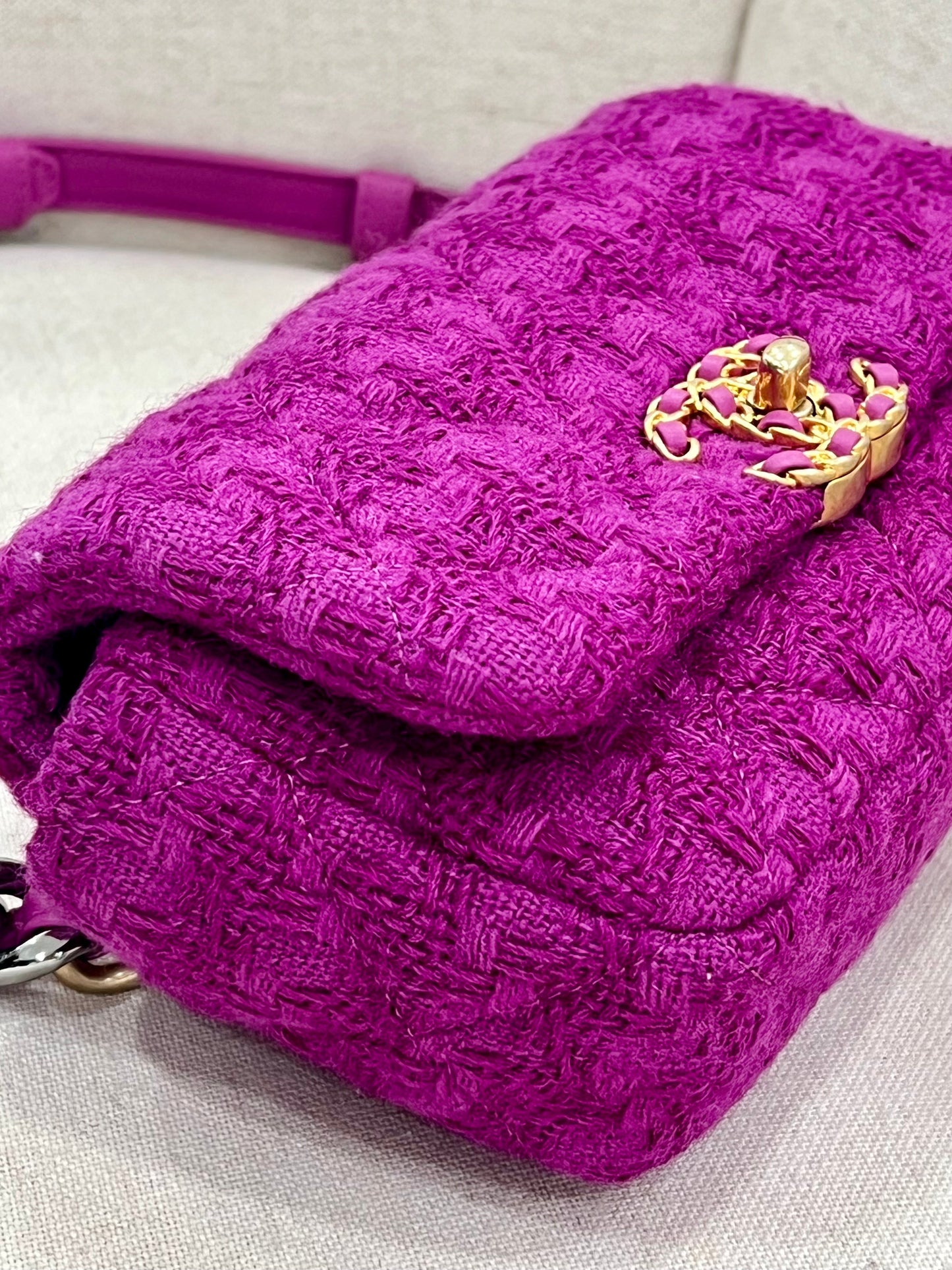 CHANEL 19 QUILTED TWEED BELT BAG