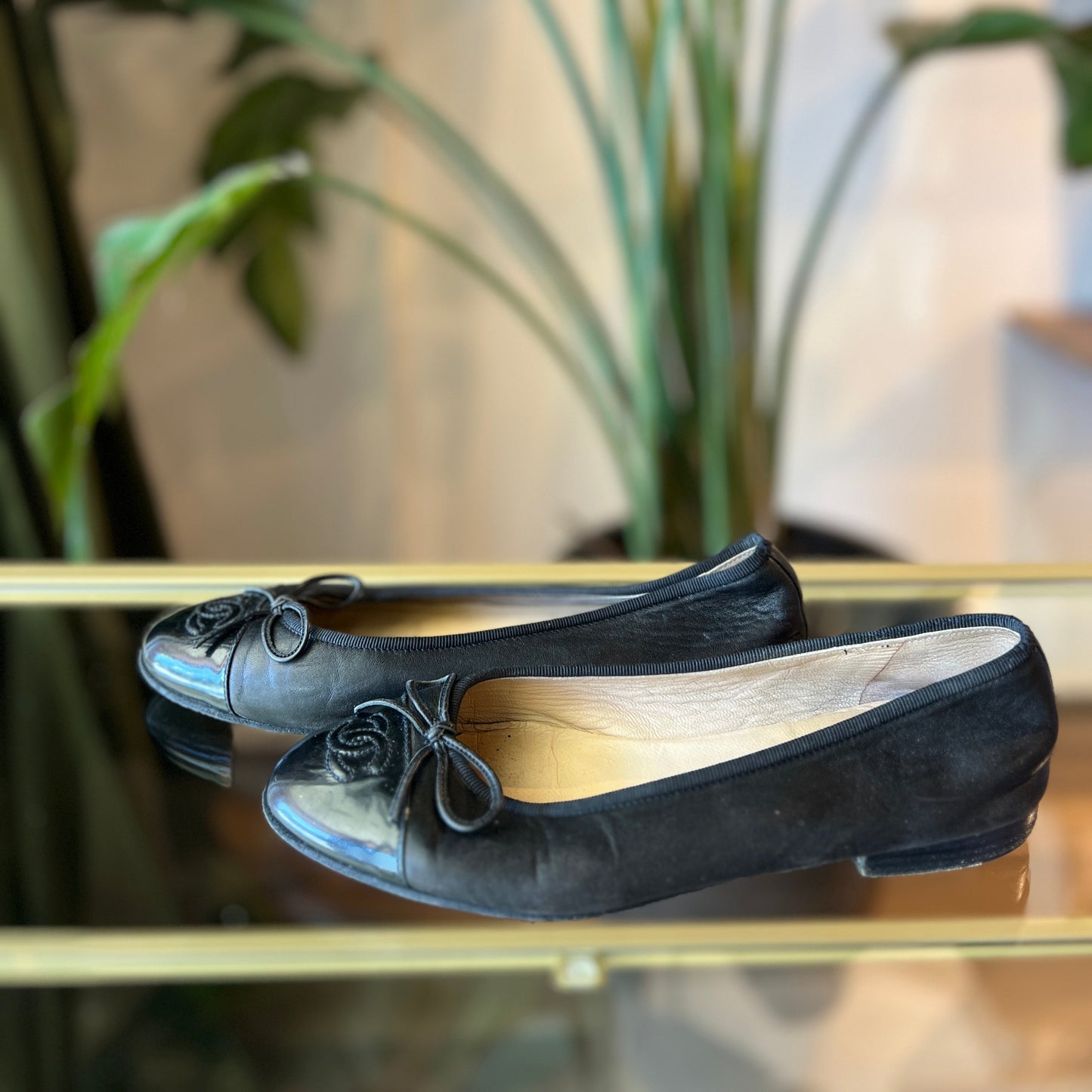CHANEL CC Black Leather Ballet Flats SZ 37