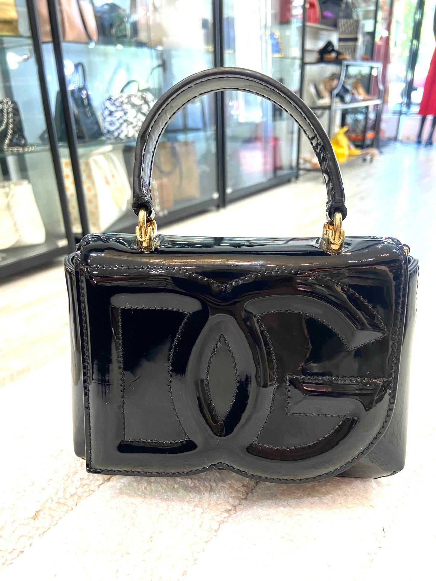 DOLCE & GABBANA DG LOGO BLACK PATENT LEATHER BAG