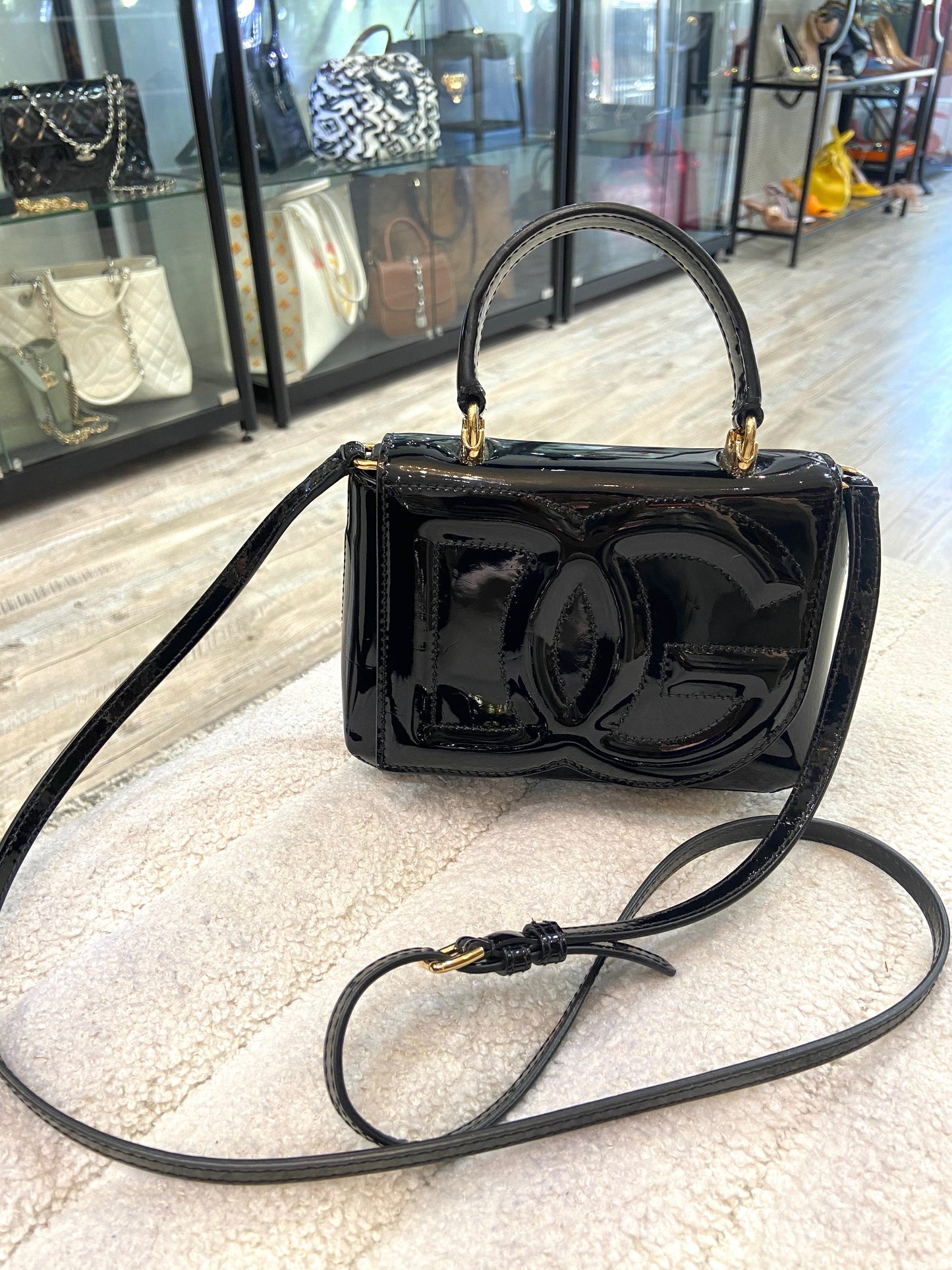 DOLCE & GABBANA DG LOGO BLACK PATENT LEATHER BAG