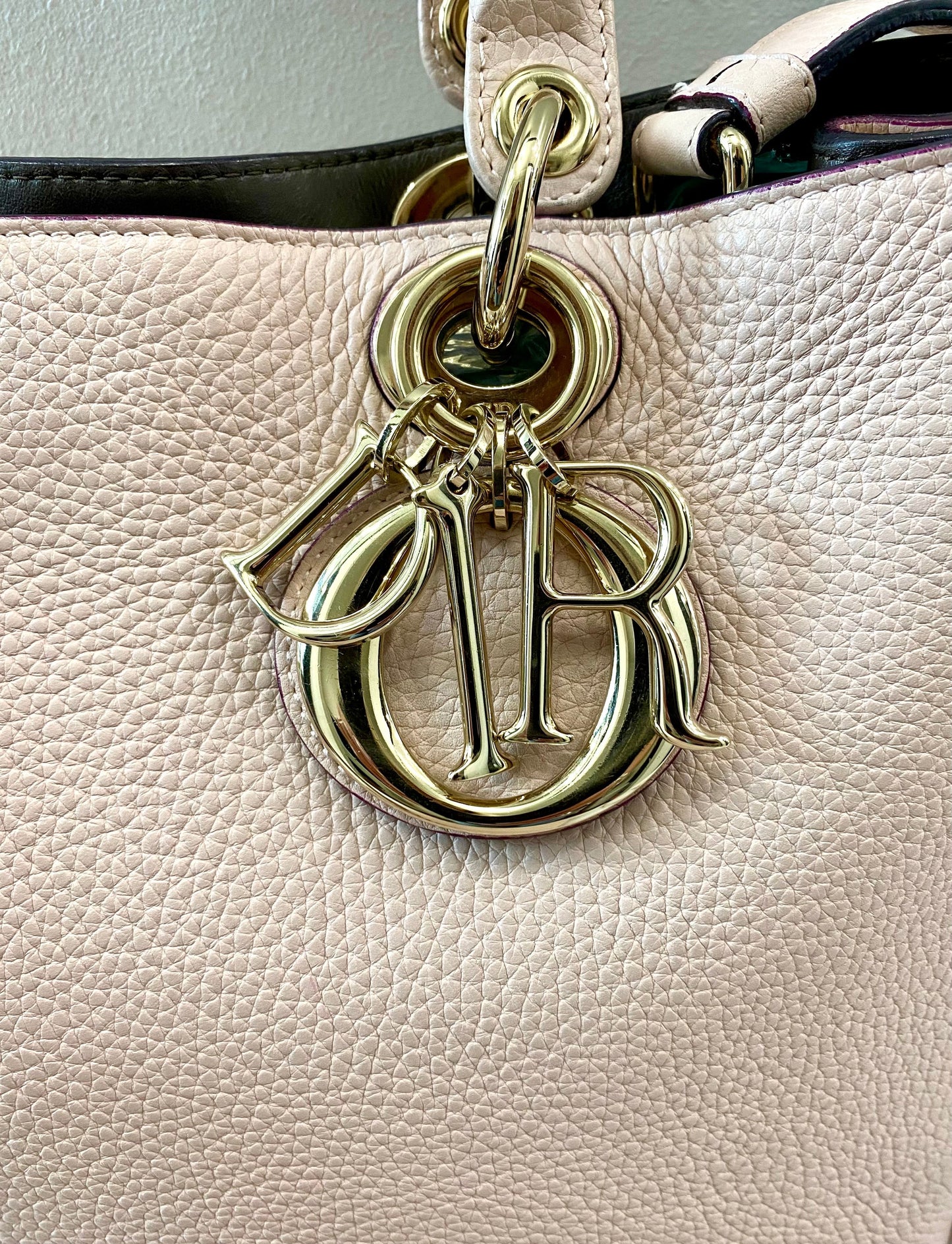 DIOR GRAINED LEATHER MEDIUM DIORISSIMO TOTE BAG IN BLUSH PINK