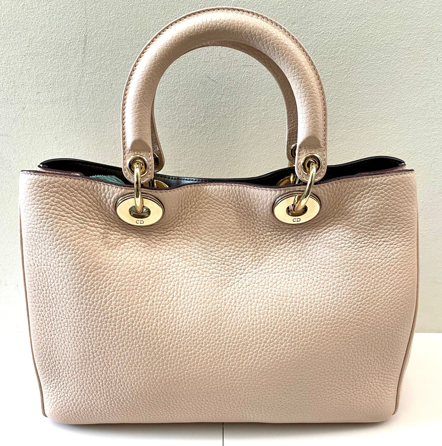 DIOR GRAINED LEATHER MEDIUM DIORISSIMO TOTE BAG IN BLUSH PINK