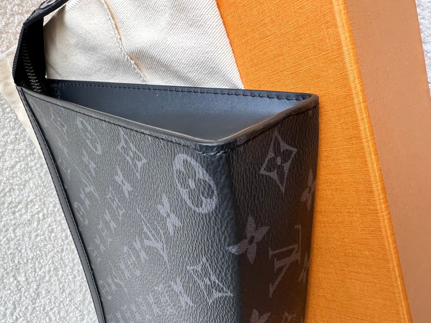Louis Vuitton Pochette Voyage Monogram Eclipse (RRP £735)