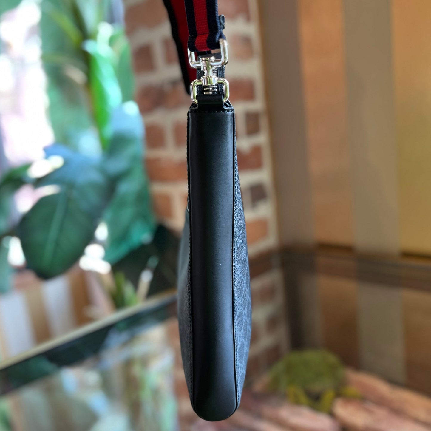 GUCCI GG Supreme Web Small Black Messenger