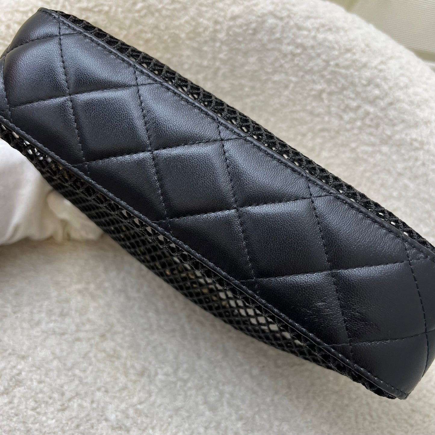 GLM-25S Clutch on Chain in Black Mesh and LGHW