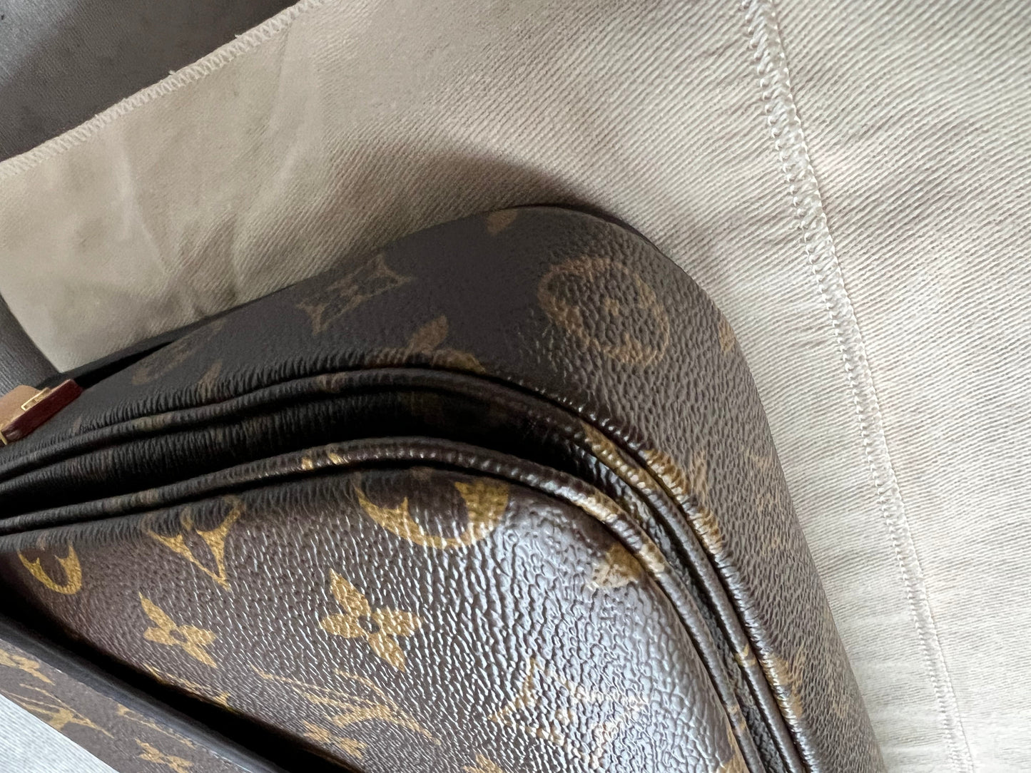 Louis Vuitton Pochette Metis Monogram (RRP £1,970)
