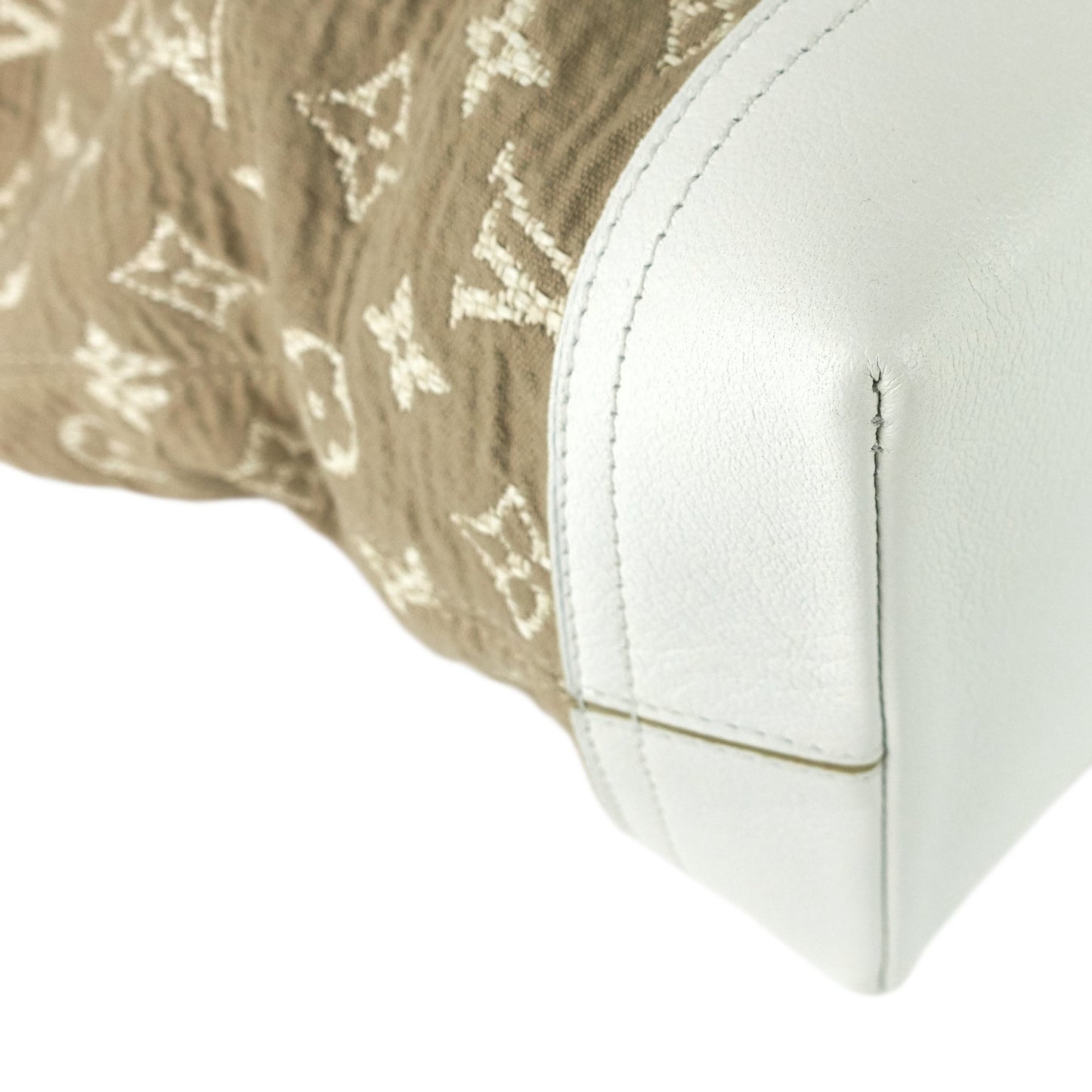 Louis Vuitto Sabbia Besace Blanc Monogram Canvas Limited Edition Bag