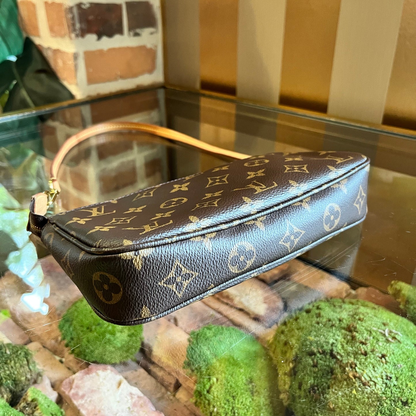 LOUIS VUITTON Pochette Accessories Monogram Canvas Shoulder Bag