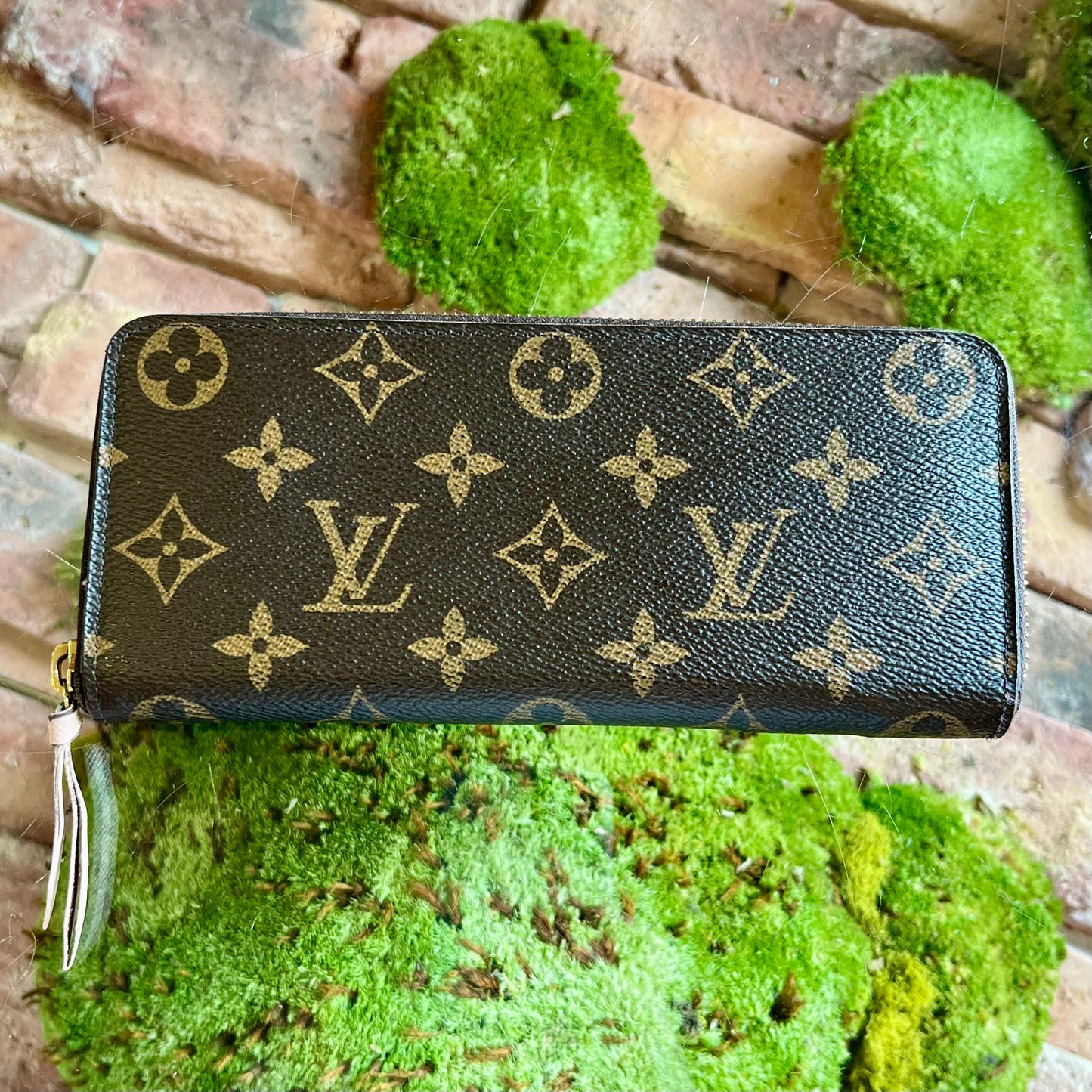 LOUIS VUITTON Clemence Monogram Rose Ballerine Wallet