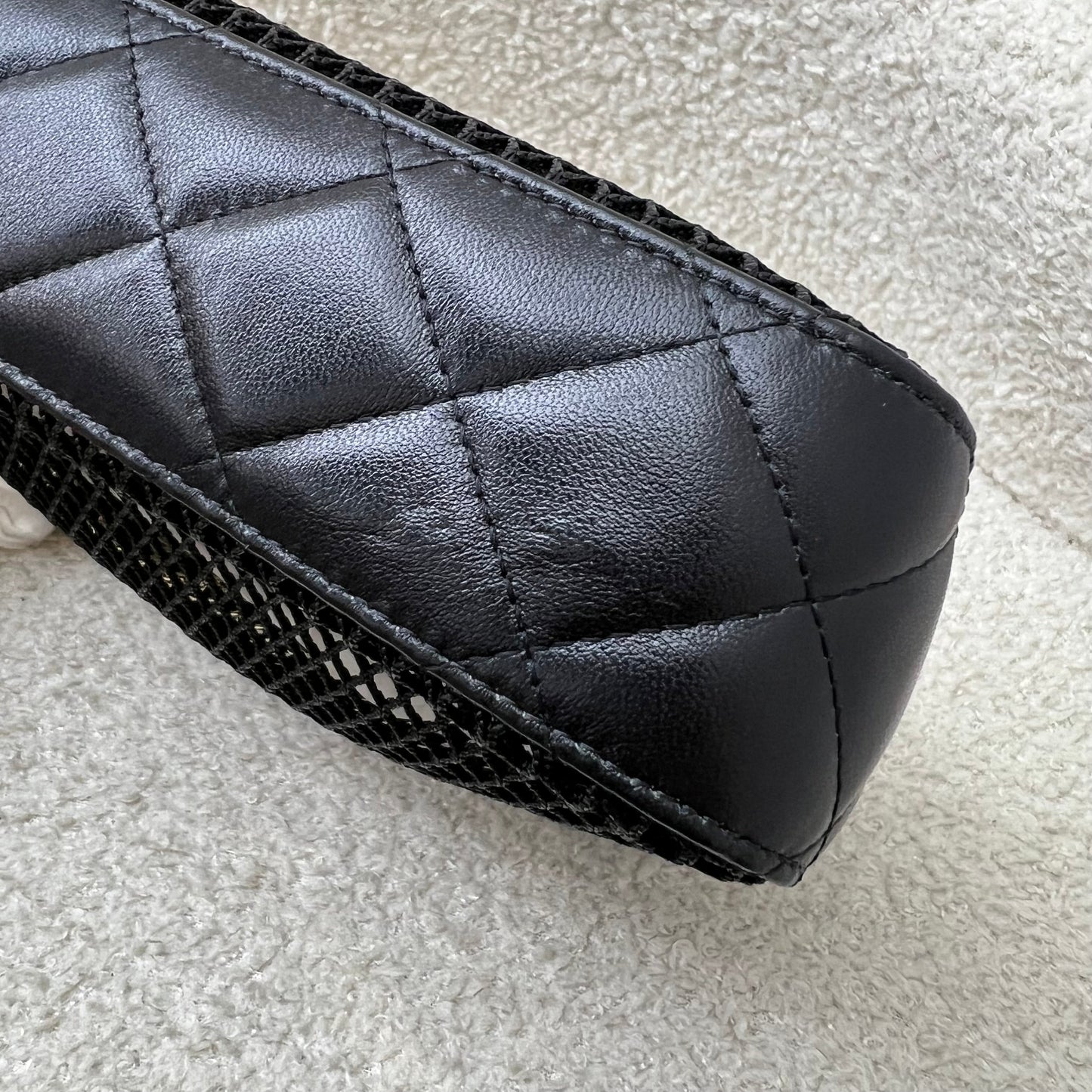 GLM-25S Clutch on Chain in Black Mesh and LGHW