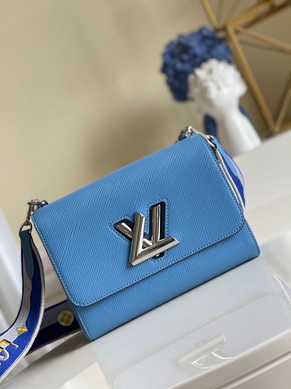 LV Twist MM Epi Blue For Women, WomenÃ¢â‚¬â„¢s Handbags, Shoulder And Crossbody Bags 9.1in/23cm LV