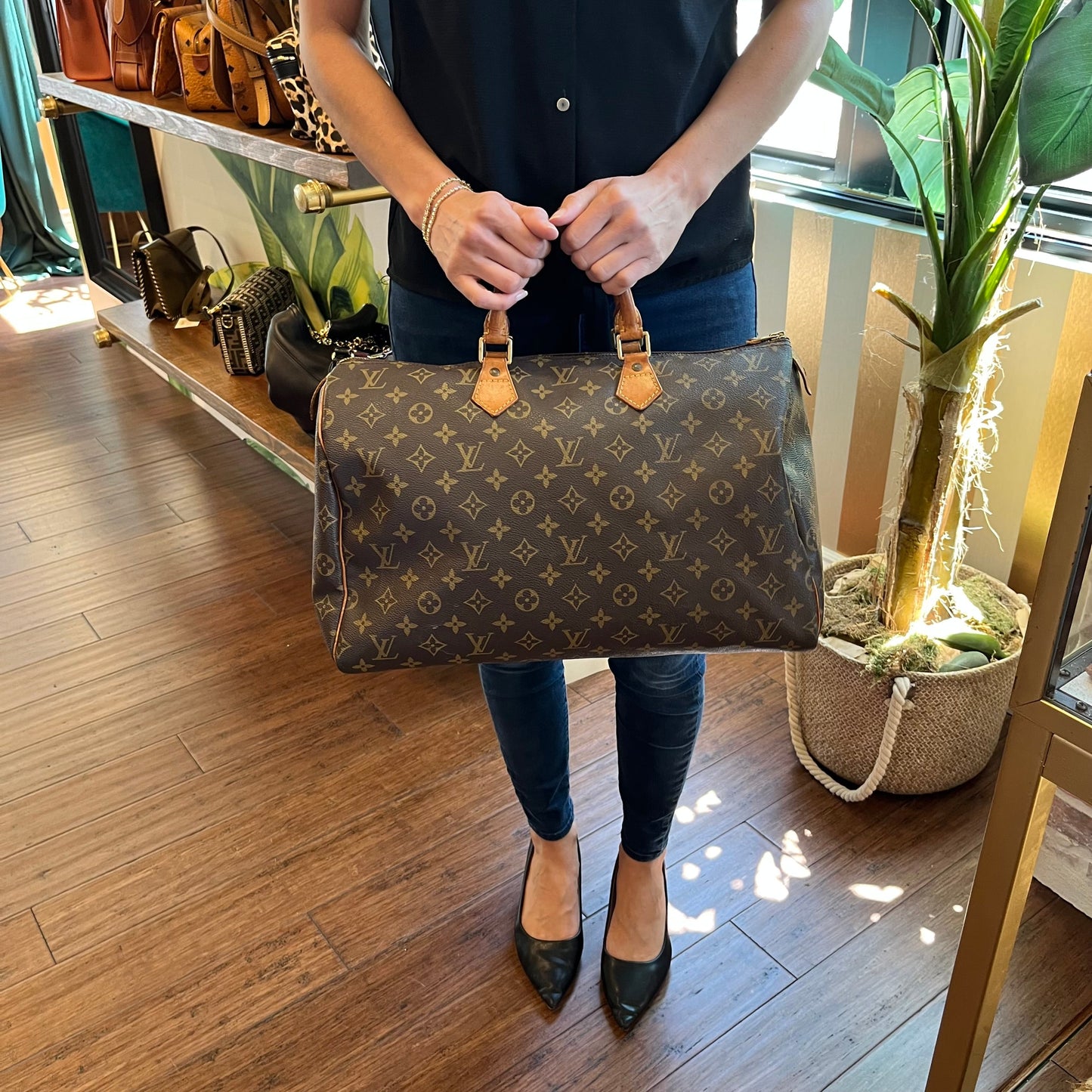 LOUIS VUITTON Vintage Monogram Canvas Speedy 40
