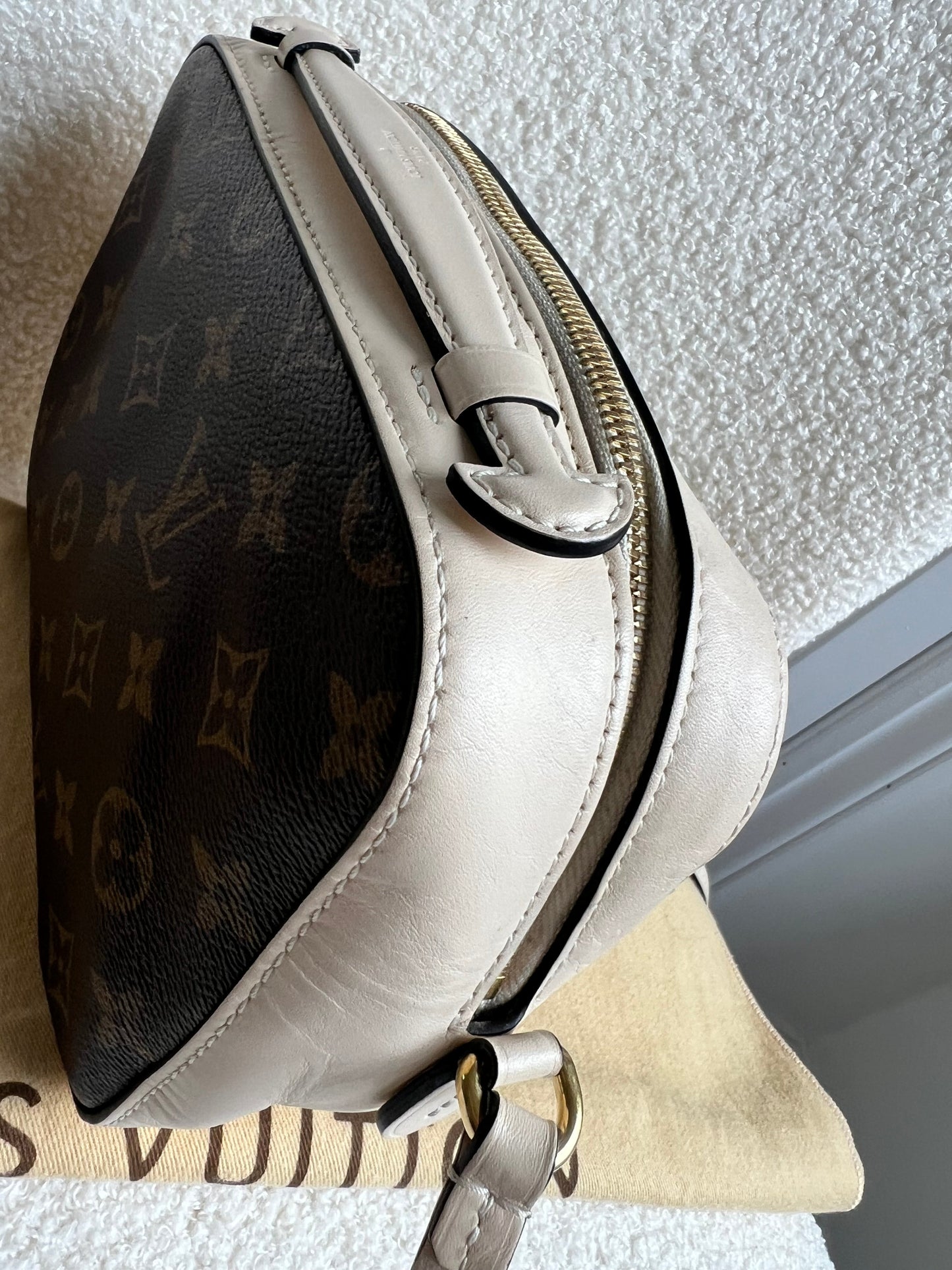 Louis Vuitton Saintonge Monogram Cream