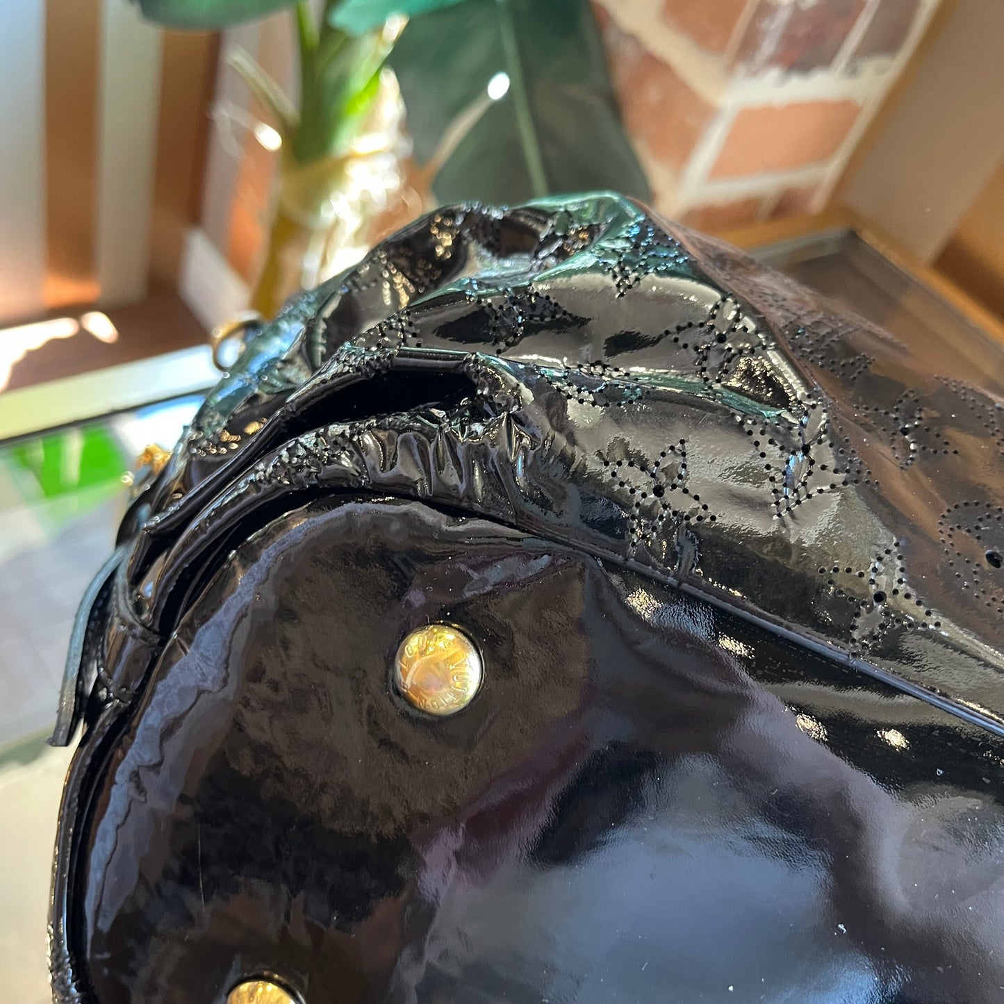 LOUIS VUITTON Surya XL Mahina Vernis Hobo