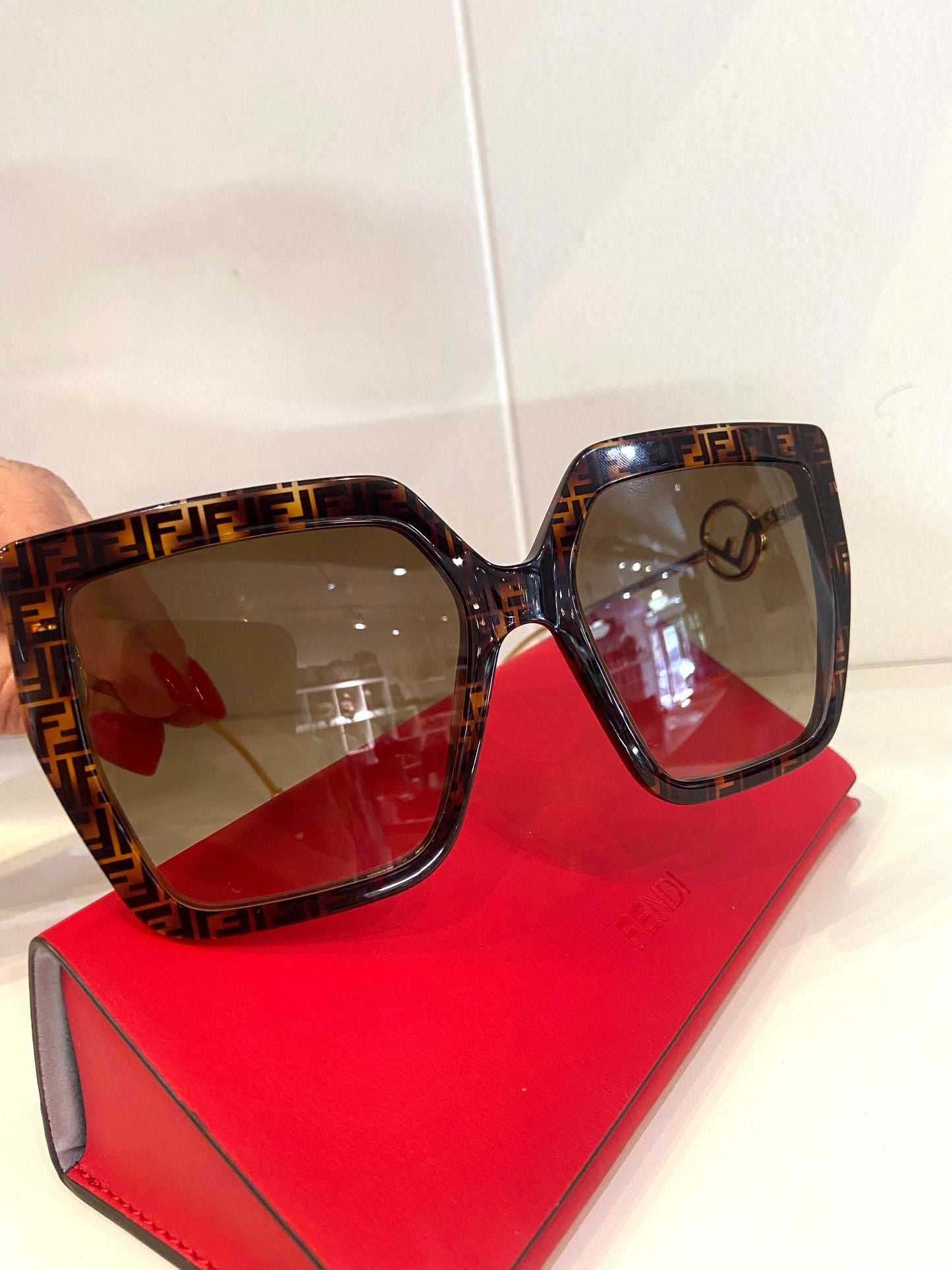 FENDI FF OVERSIZED SUNGLASSES