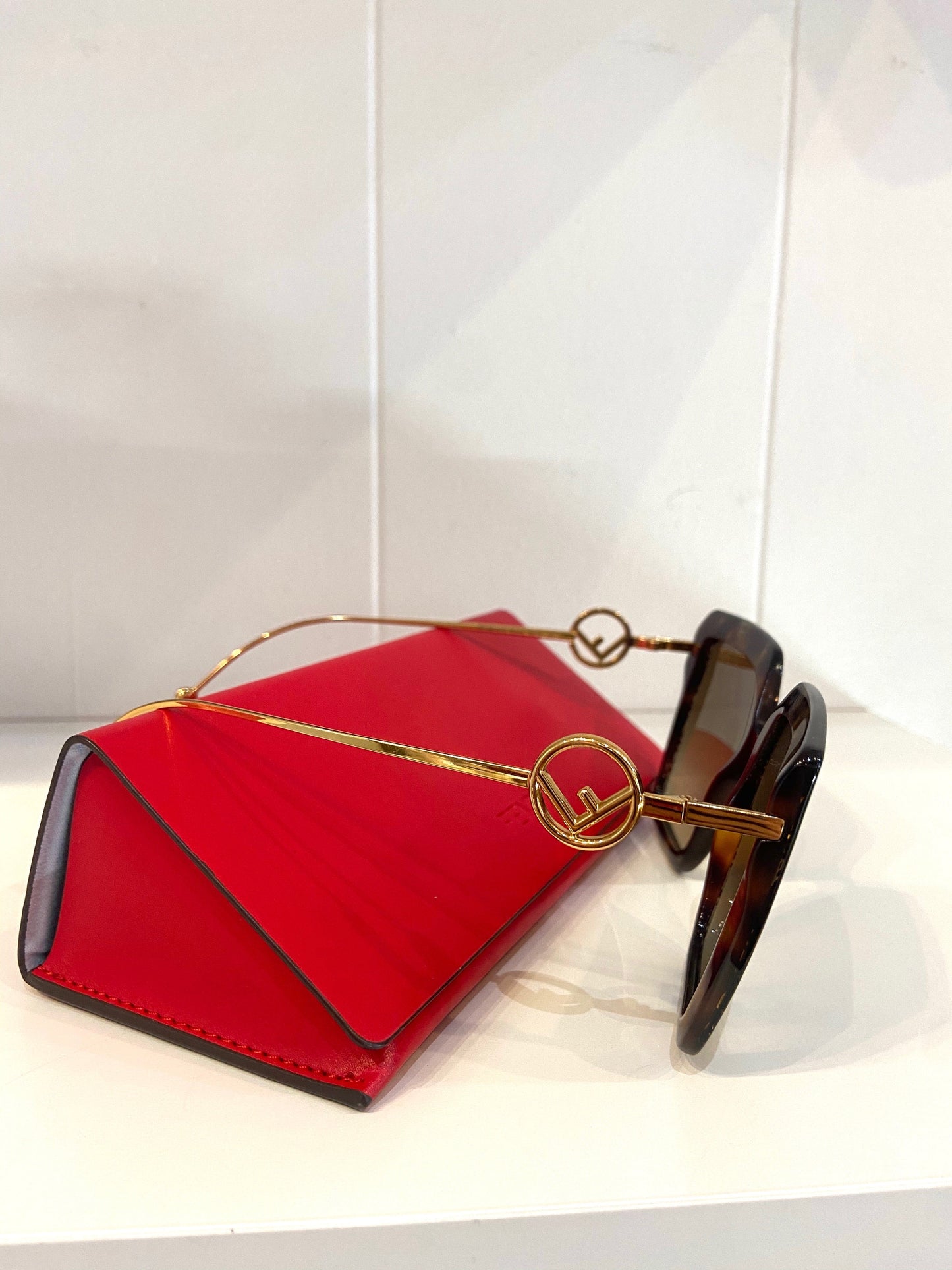 FENDI FF OVERSIZED SUNGLASSES