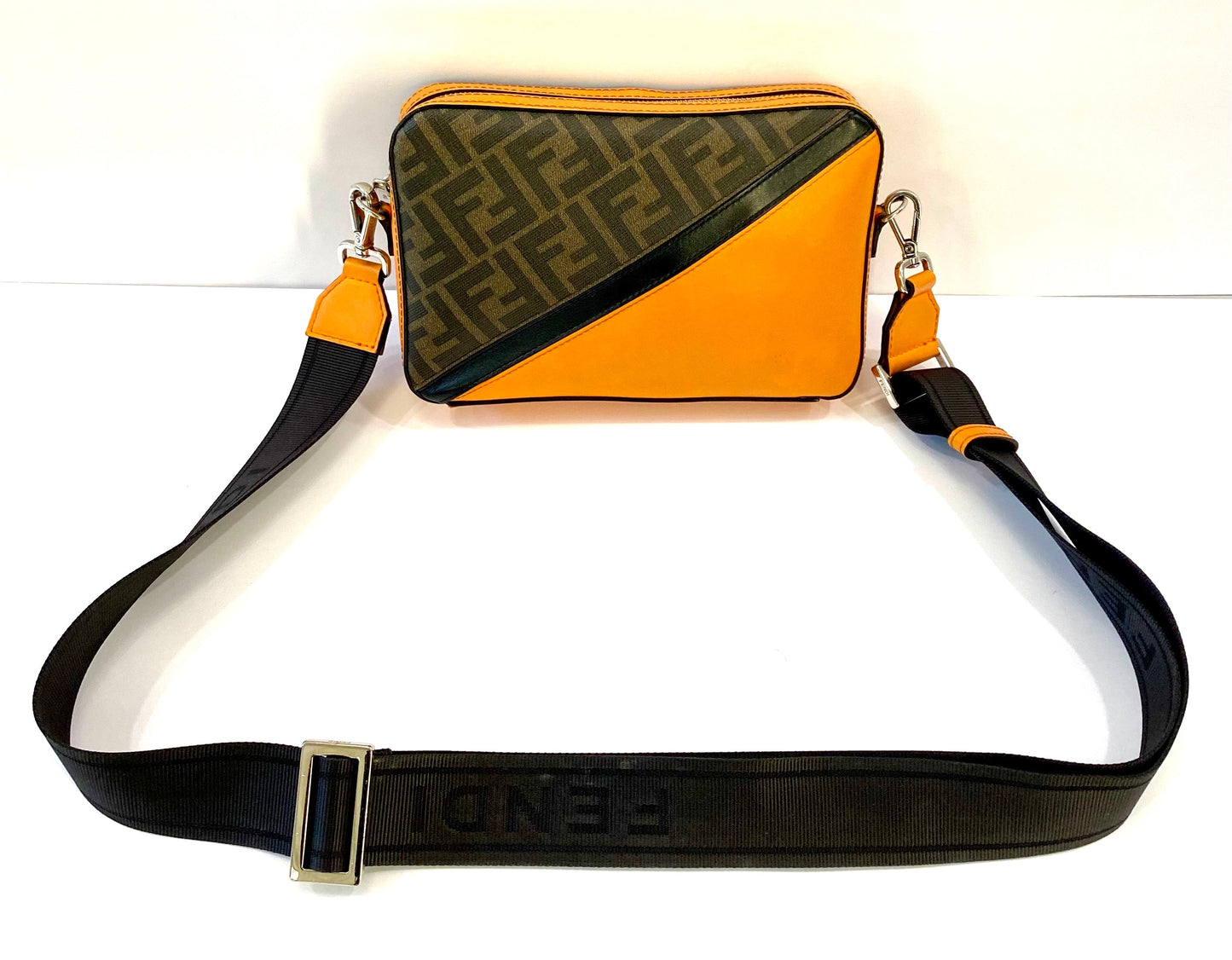 FENDI VITELLO LIBERTY CENTURY FF 1974 LOGO CAMERA BAG