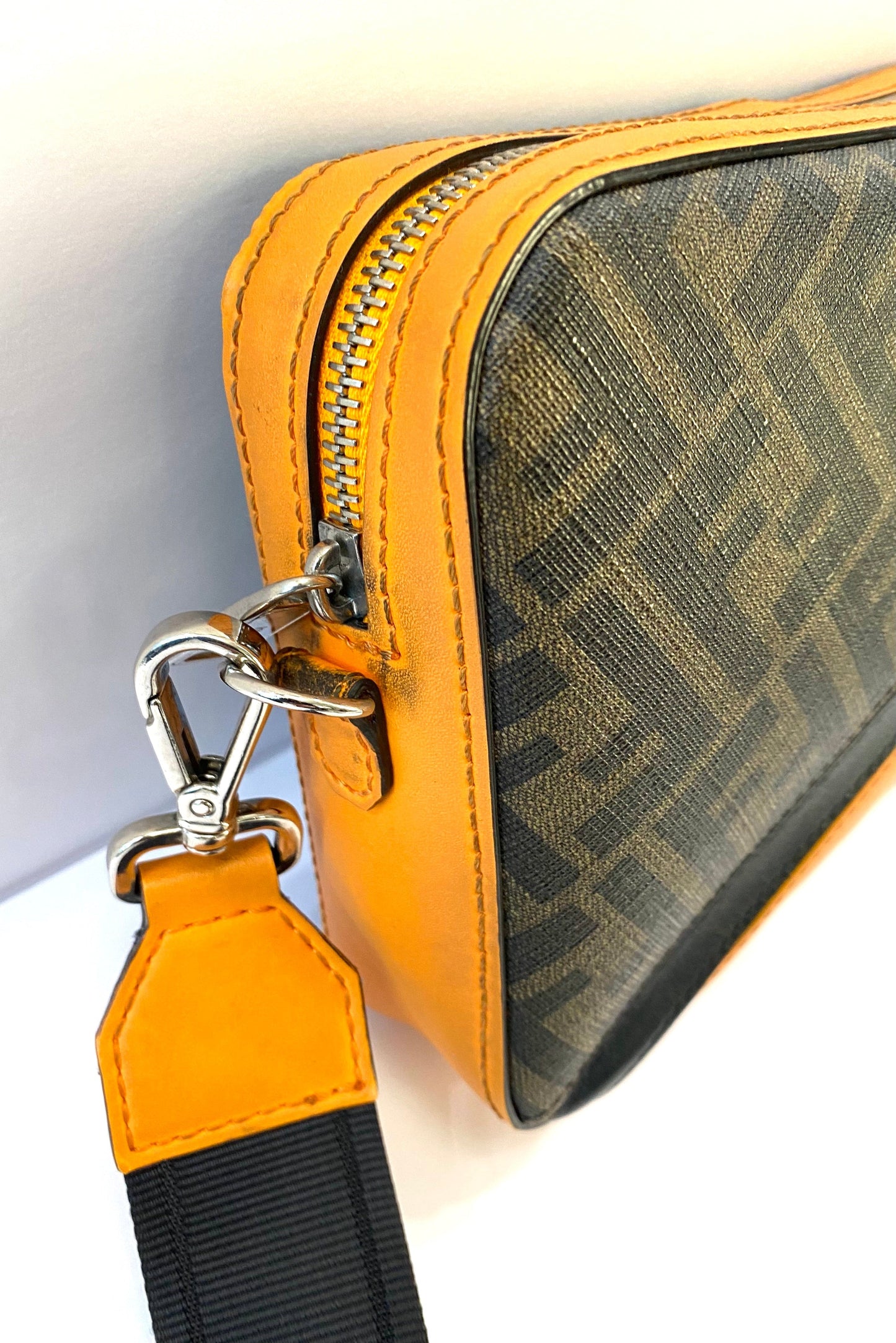 FENDI VITELLO LIBERTY CENTURY FF 1974 LOGO CAMERA BAG