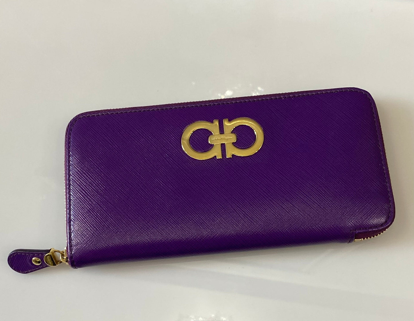 SALVATORE FERRAGAMO SAFFIANO LEATHER GANCINI WALLET