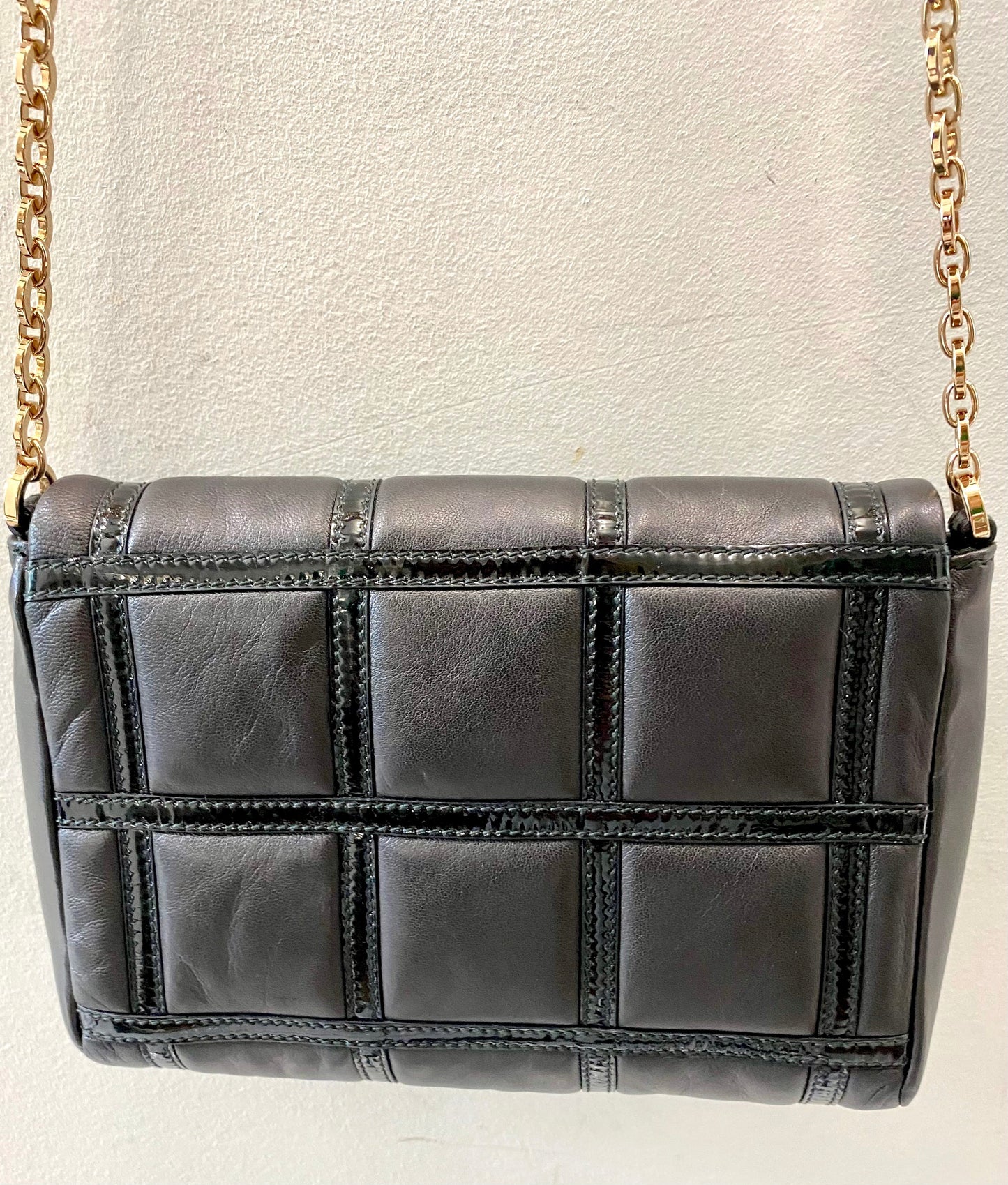 SALVATORE FERRAGAMO VARA QUILTED SOFT LEATHER CHAIN CROSSBODY BAG