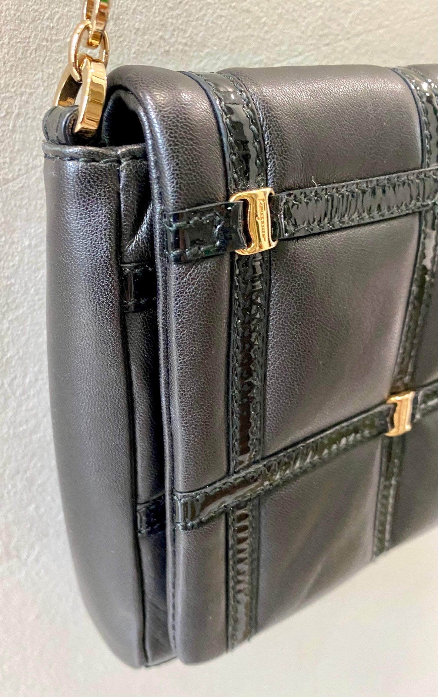 SALVATORE FERRAGAMO VARA QUILTED SOFT LEATHER CHAIN CROSSBODY BAG