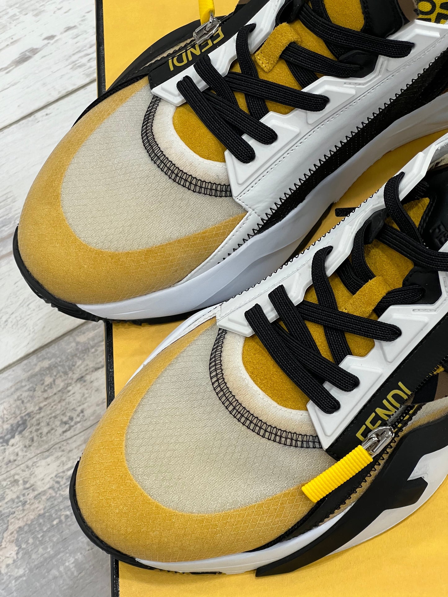 FENDI FLOW LOW-TOP SNEAKERS