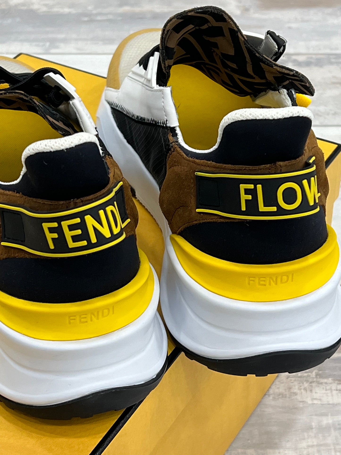 FENDI FLOW LOW-TOP SNEAKERS