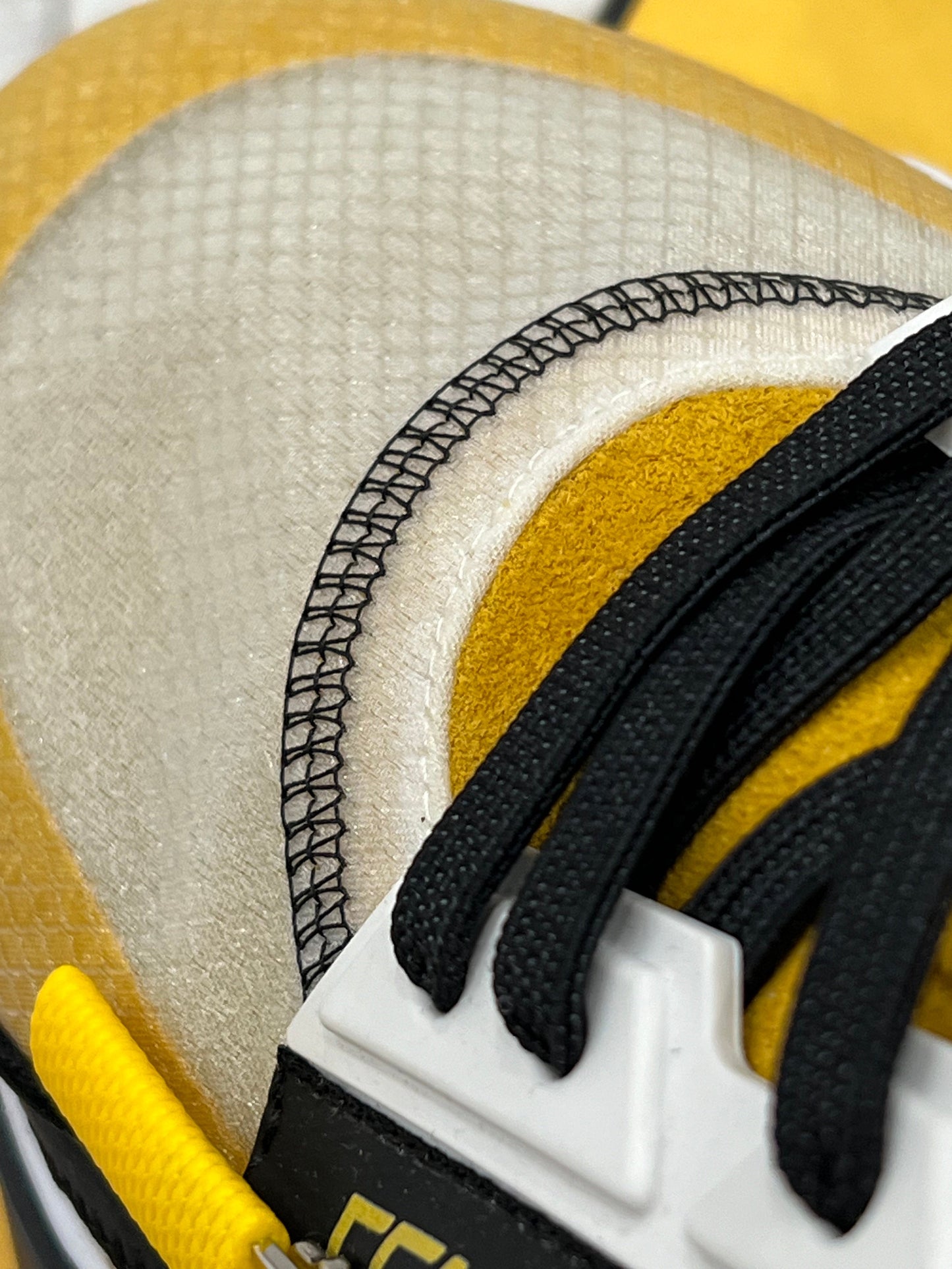 FENDI FLOW LOW-TOP SNEAKERS