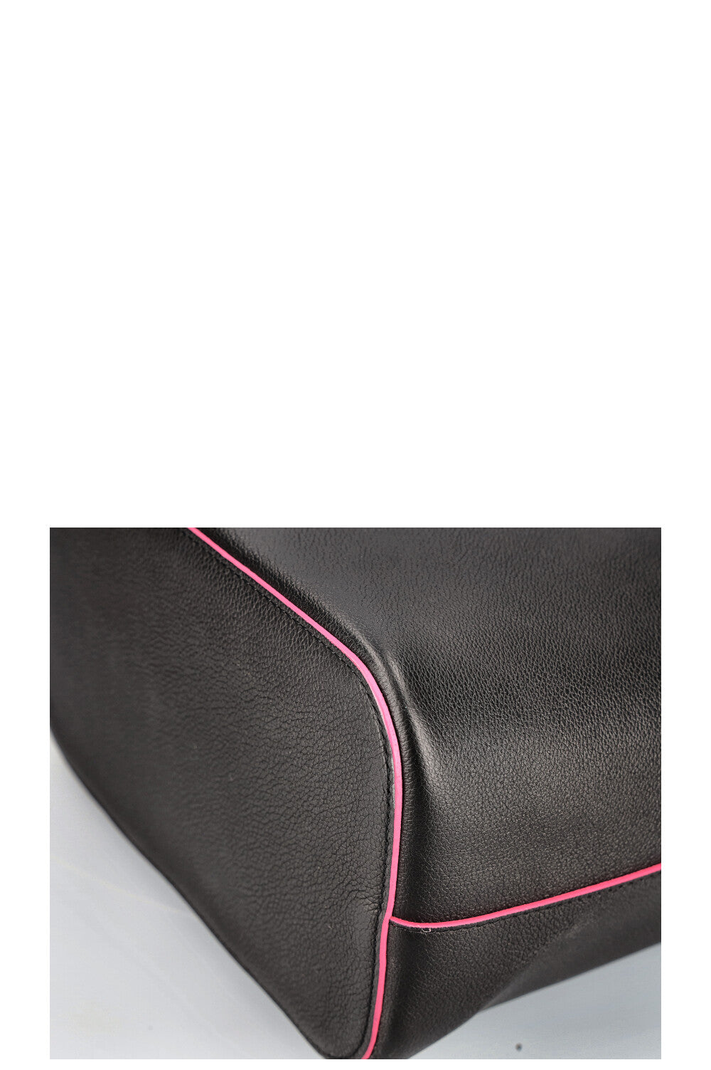 LOUIS VUITTON Lockme Bucket Bag Black