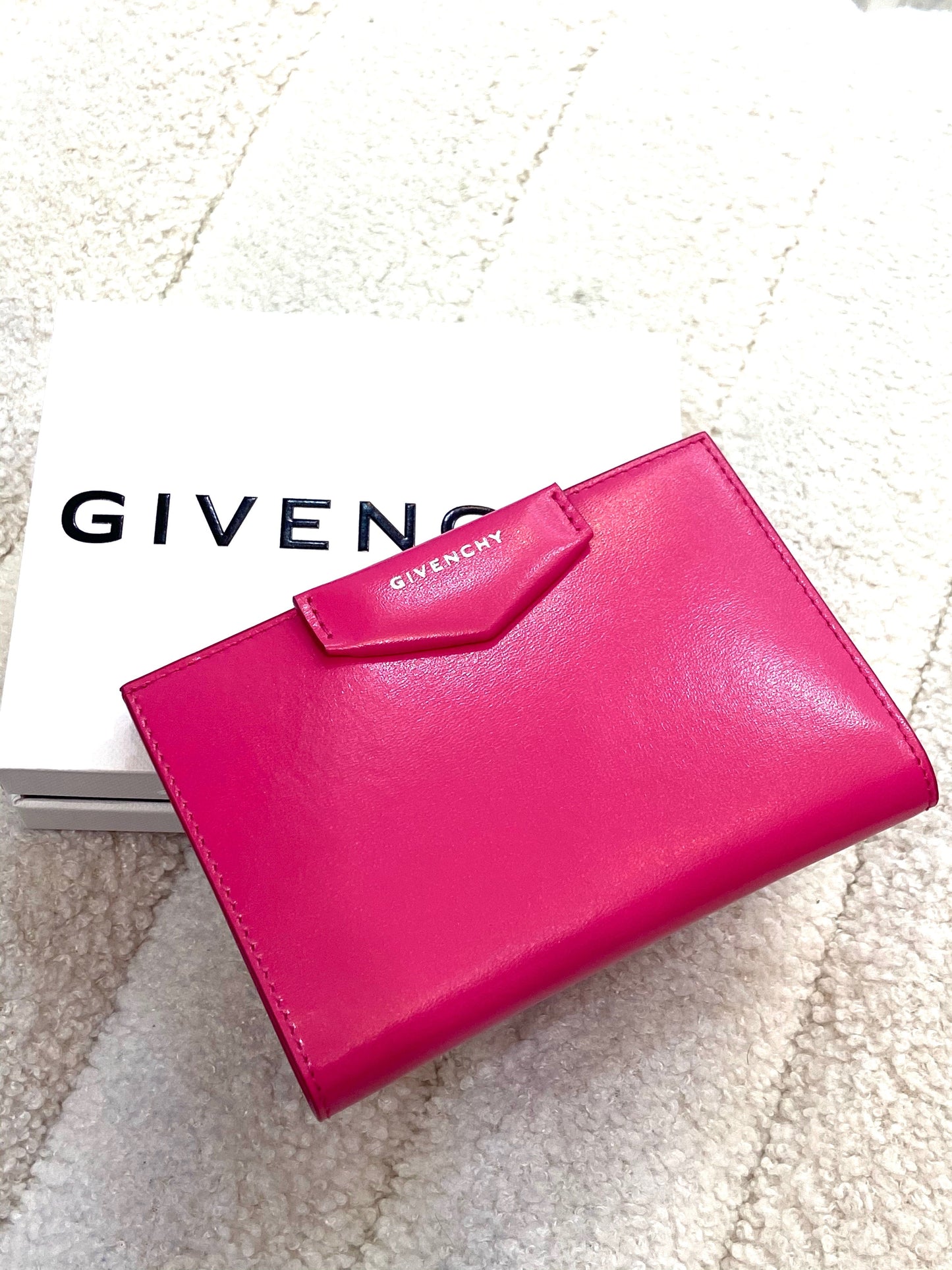 GIVENCHY BOX LEATHER ANTIGONA WALLET