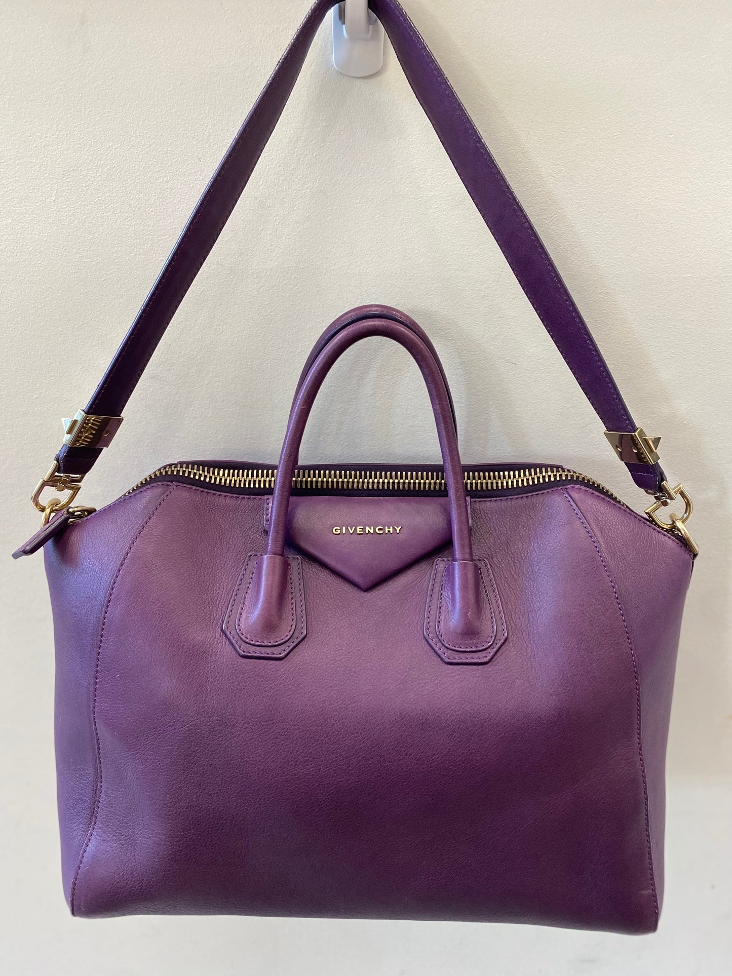 GIVENCHY SUGAR GOATSKIN LARGE ANTIGONA BAG