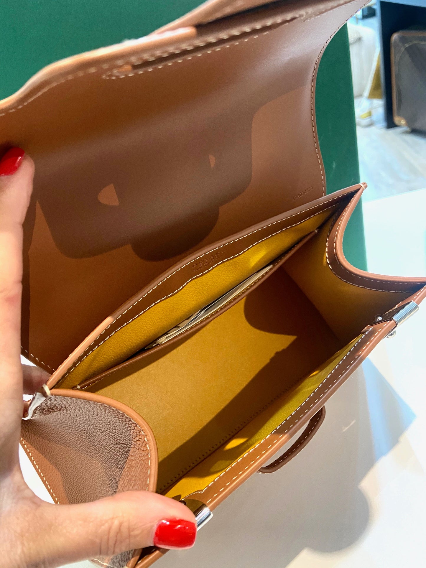 GOYARD SAÏGON MM DECIZE TAURILLON LEATHER HANDBAG
